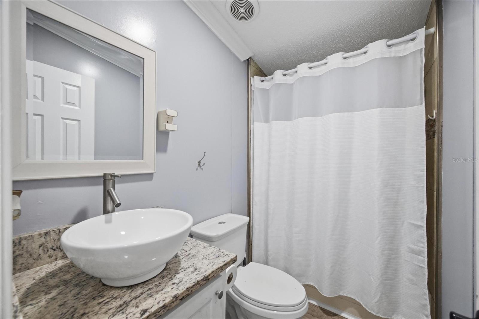 Image 24 of 35 For 11821 Grovewood Avenue