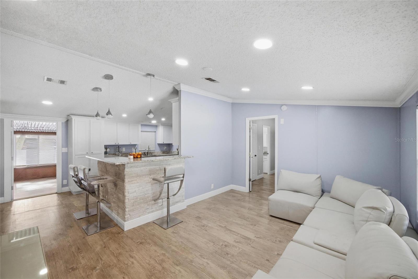 Image 4 of 35 For 11821 Grovewood Avenue