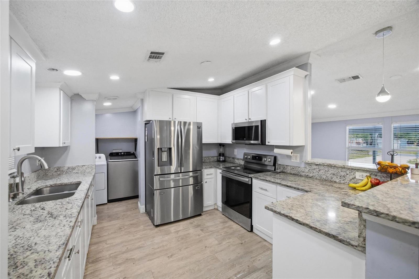 Image 7 of 35 For 11821 Grovewood Avenue