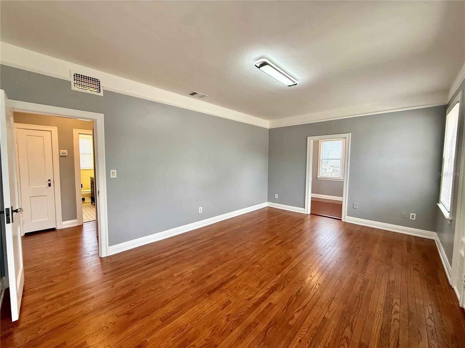 Image 3 of 24 For 2323 North B Street