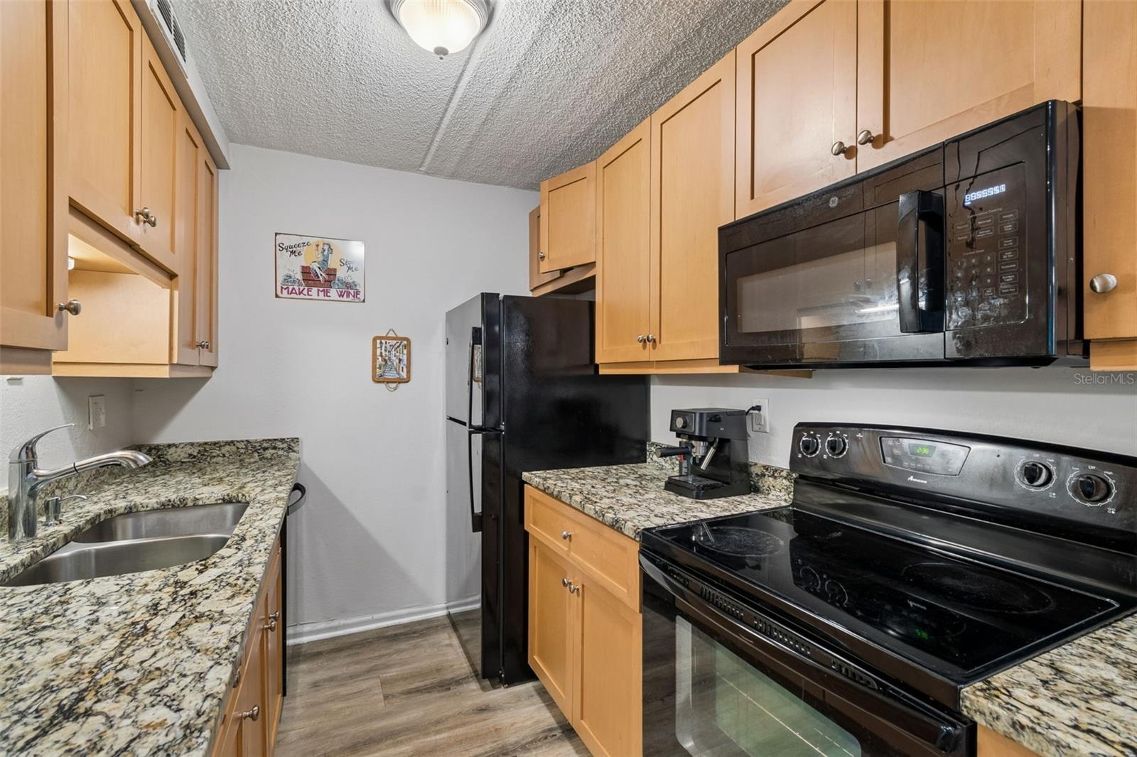Image 10 of 33 For 3325 Bayshore Boulevard #d14
