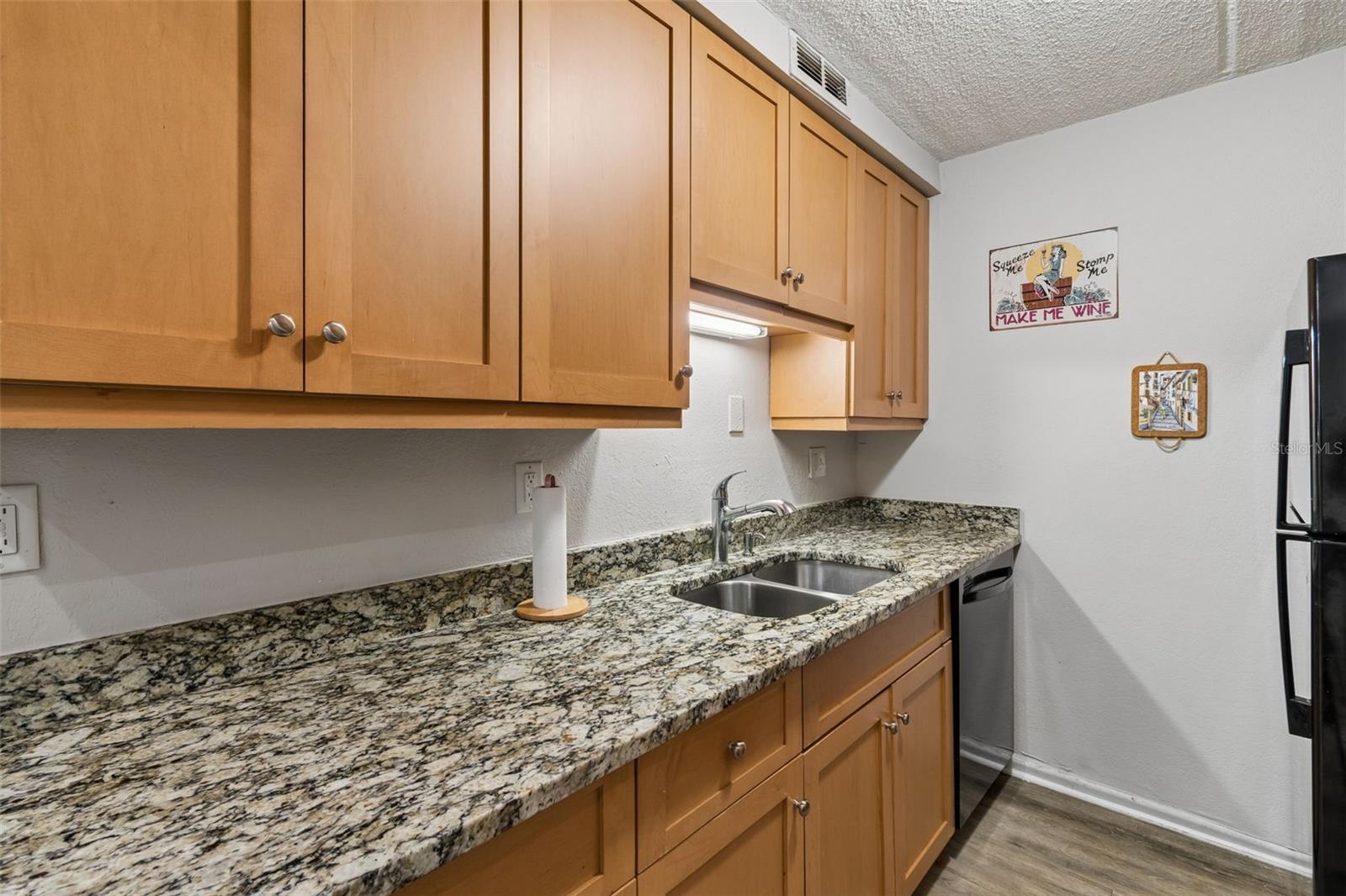 Image 11 of 33 For 3325 Bayshore Boulevard #d14