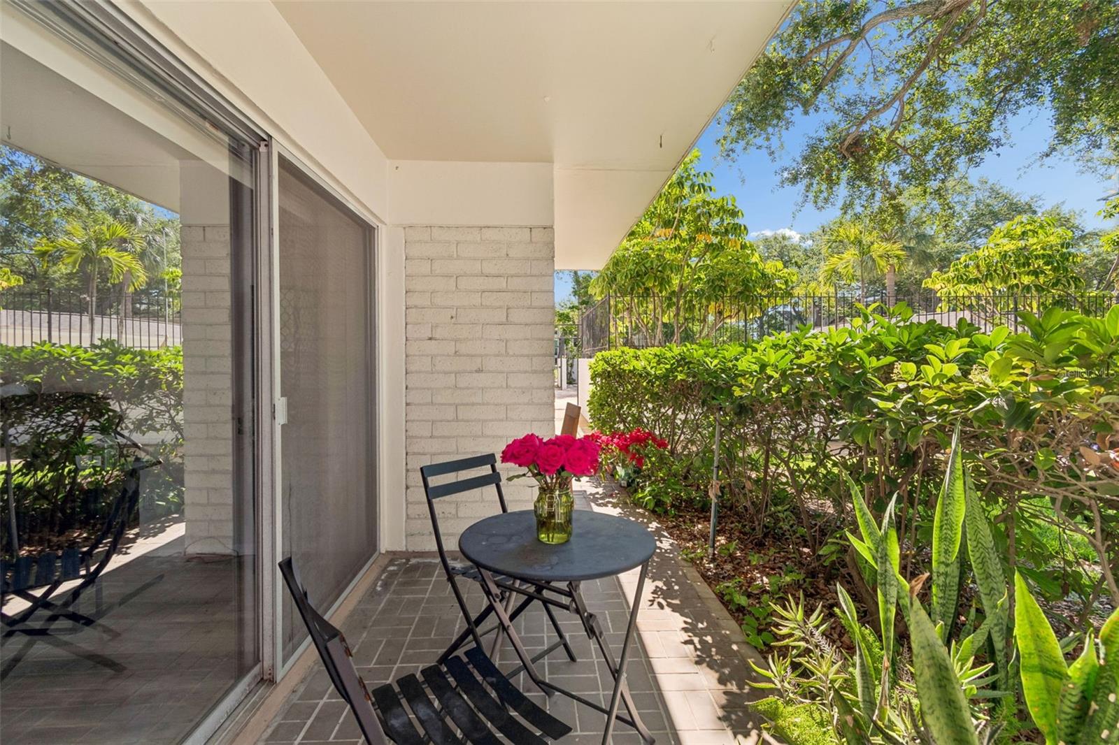 Image 18 of 33 For 3325 Bayshore Boulevard #d14