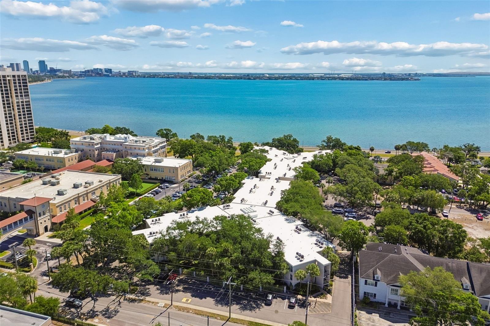 Image 23 of 33 For 3325 Bayshore Boulevard #d14