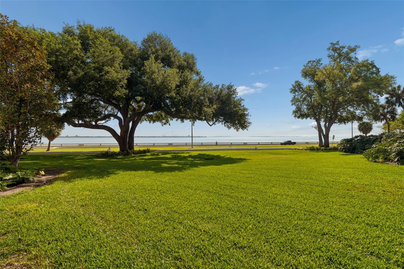 Image 24 of 33 For 3325 Bayshore Boulevard #d14