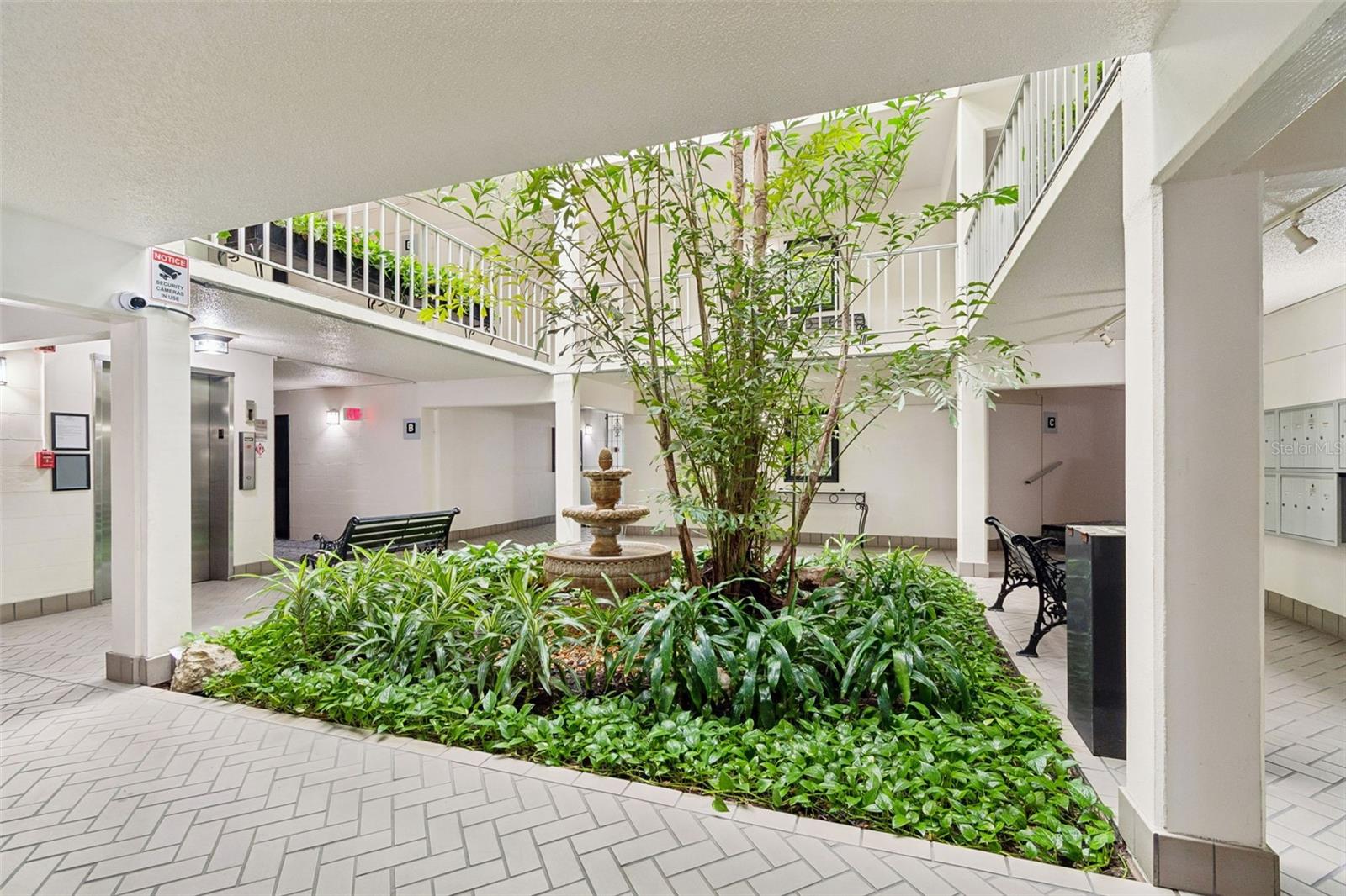 Image 25 of 33 For 3325 Bayshore Boulevard #d14