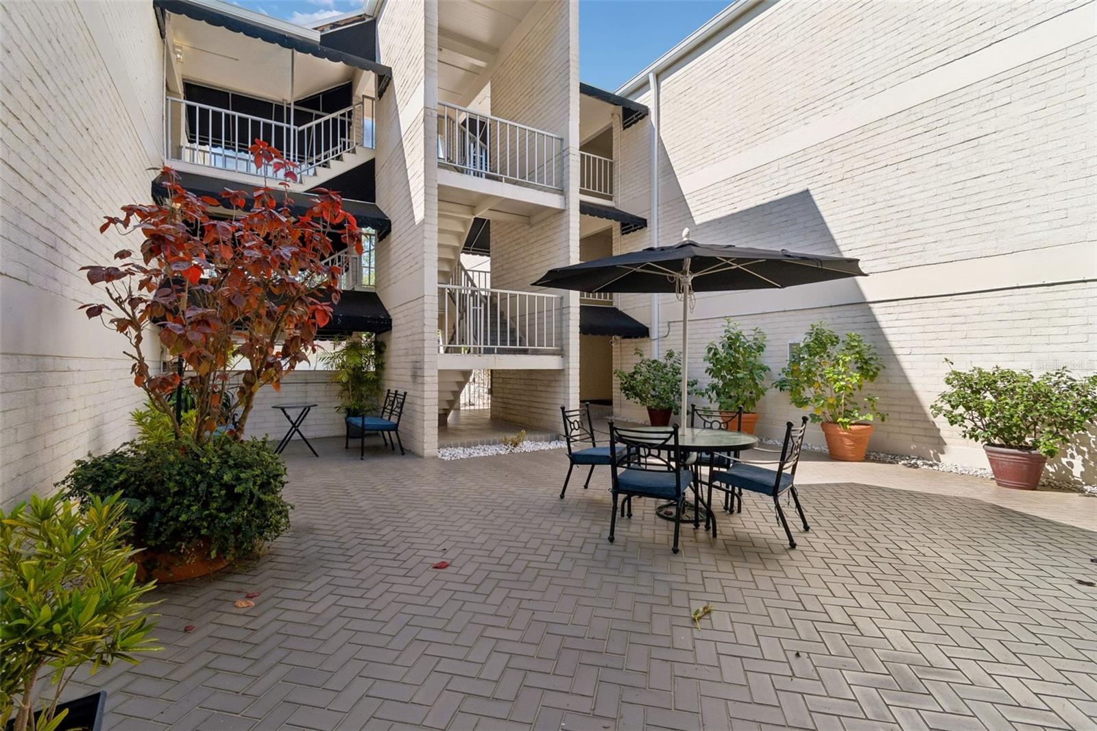 Image 31 of 33 For 3325 Bayshore Boulevard #d14