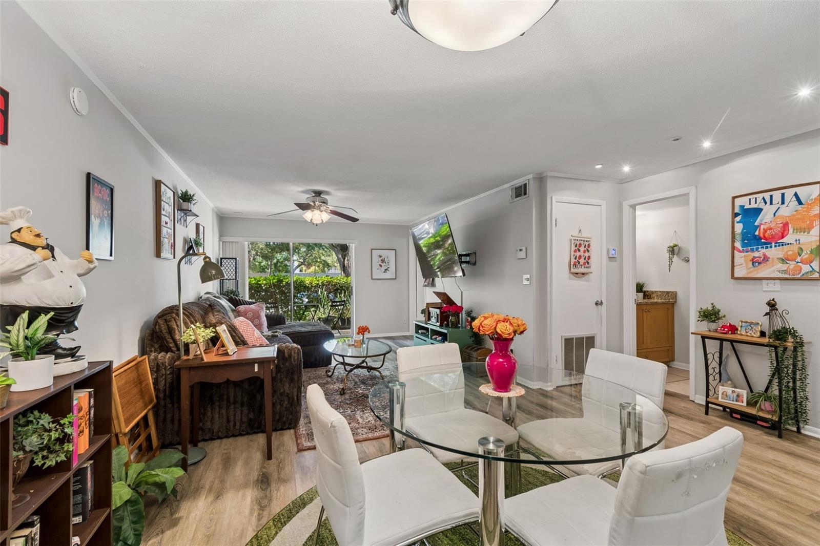 Image 4 of 33 For 3325 Bayshore Boulevard #d14