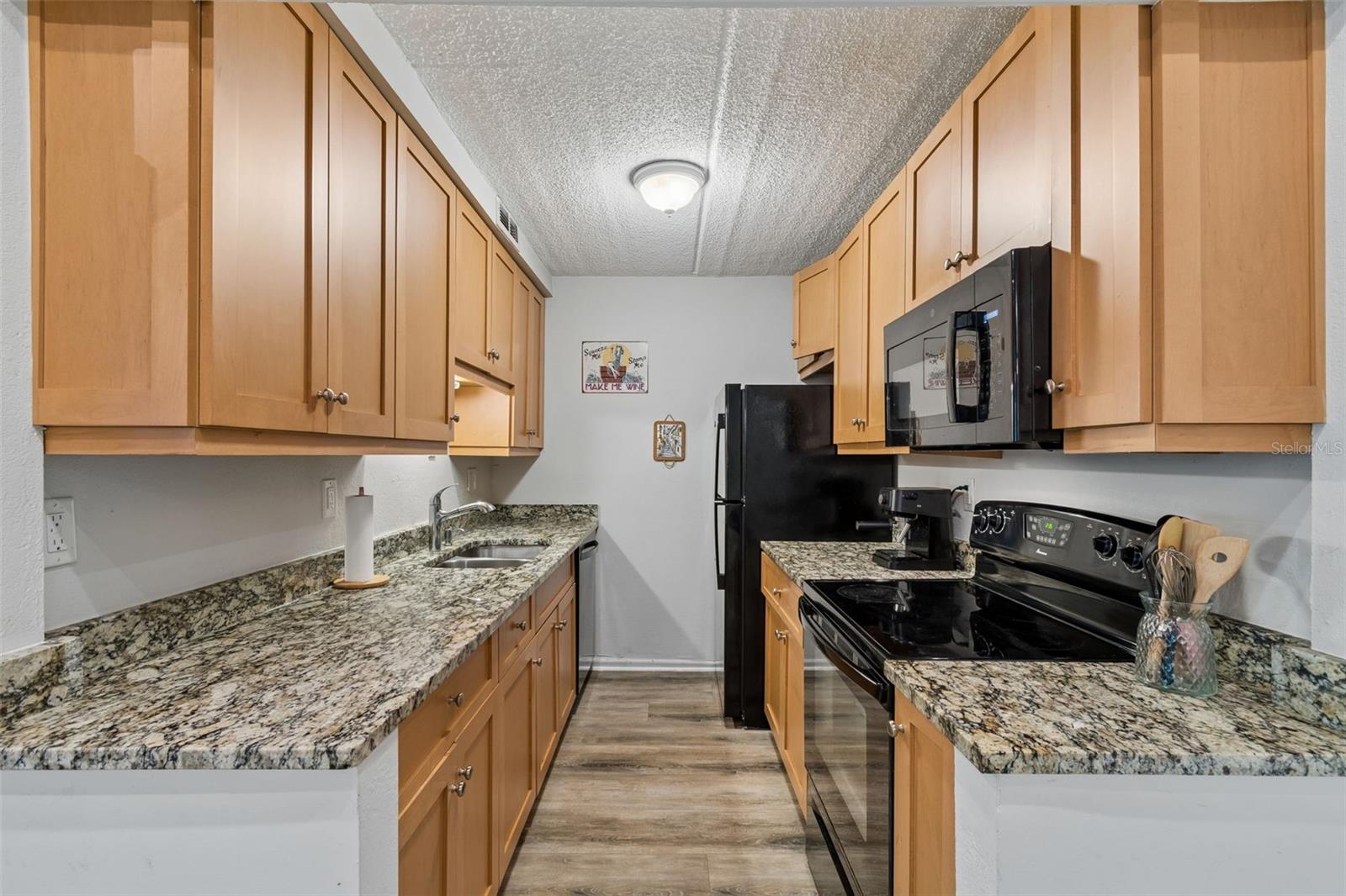 Image 9 of 33 For 3325 Bayshore Boulevard #d14