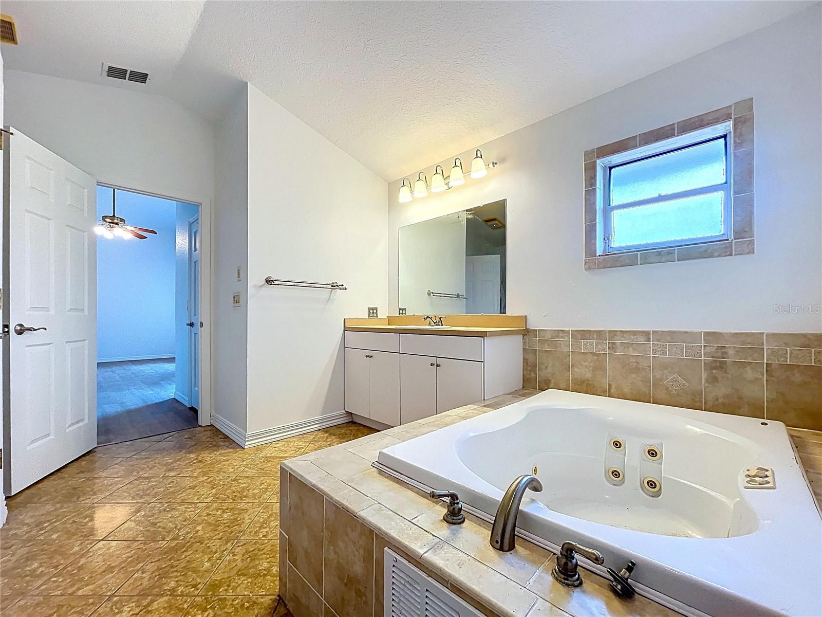 Image 12 of 45 For 2360 Sutton Place