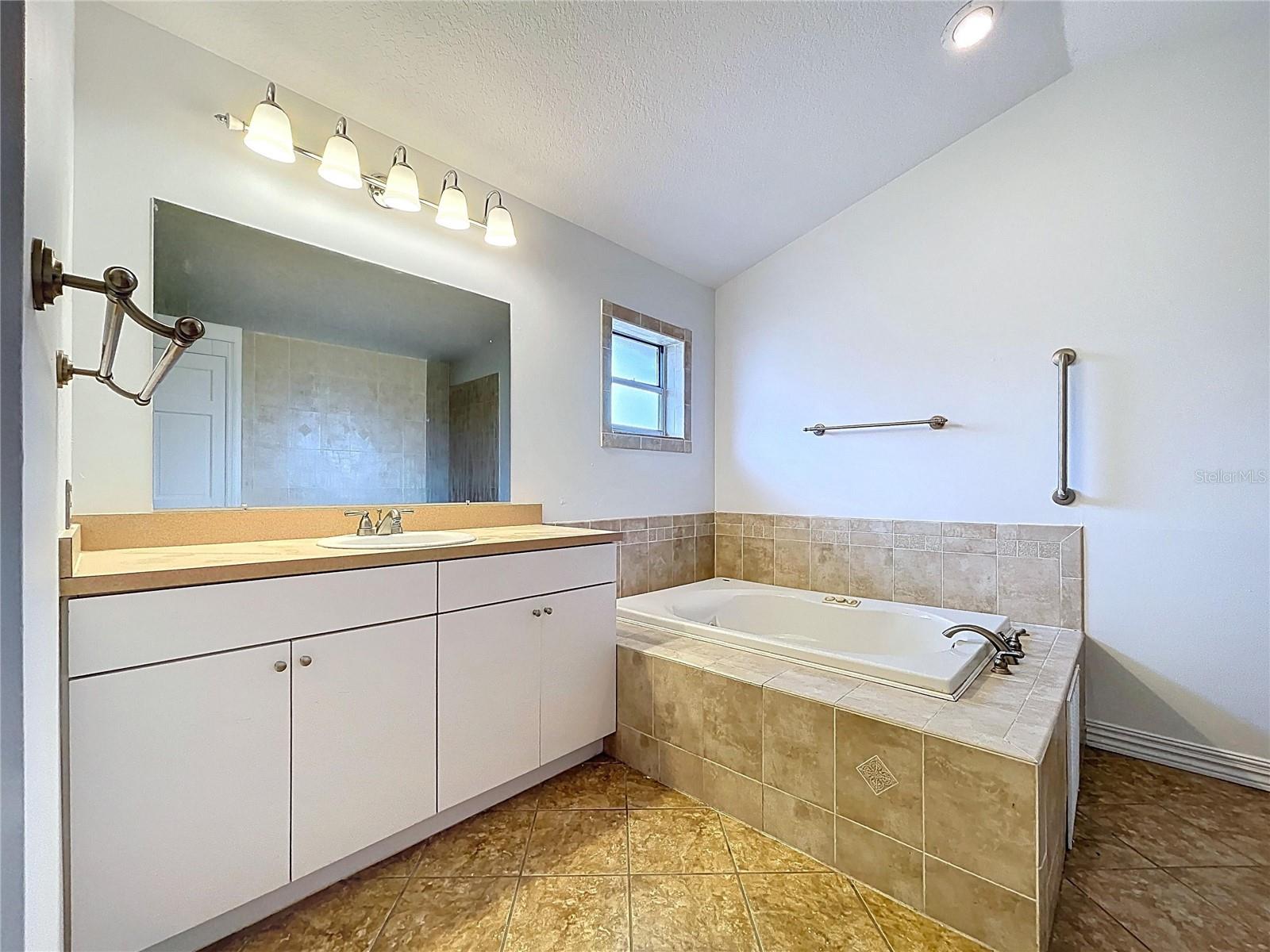 Image 13 of 45 For 2360 Sutton Place