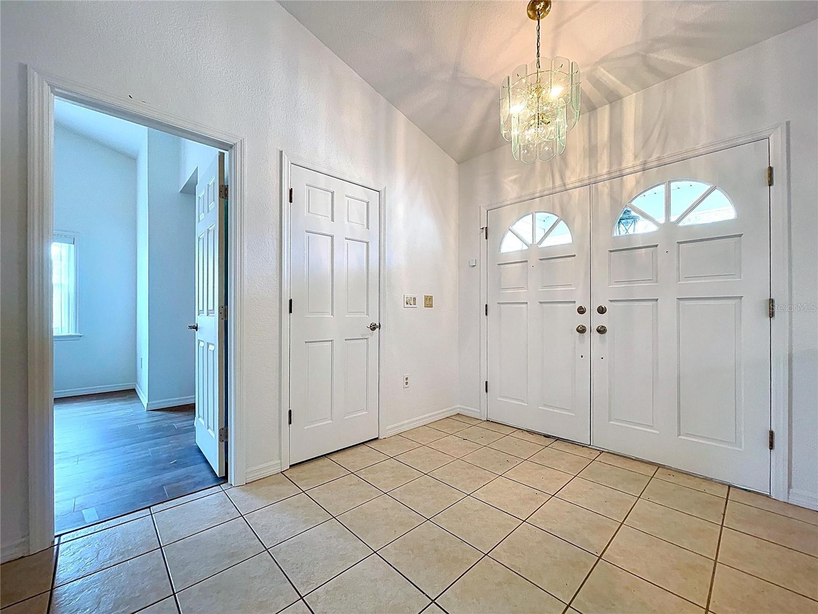 Image 6 of 45 For 2360 Sutton Place