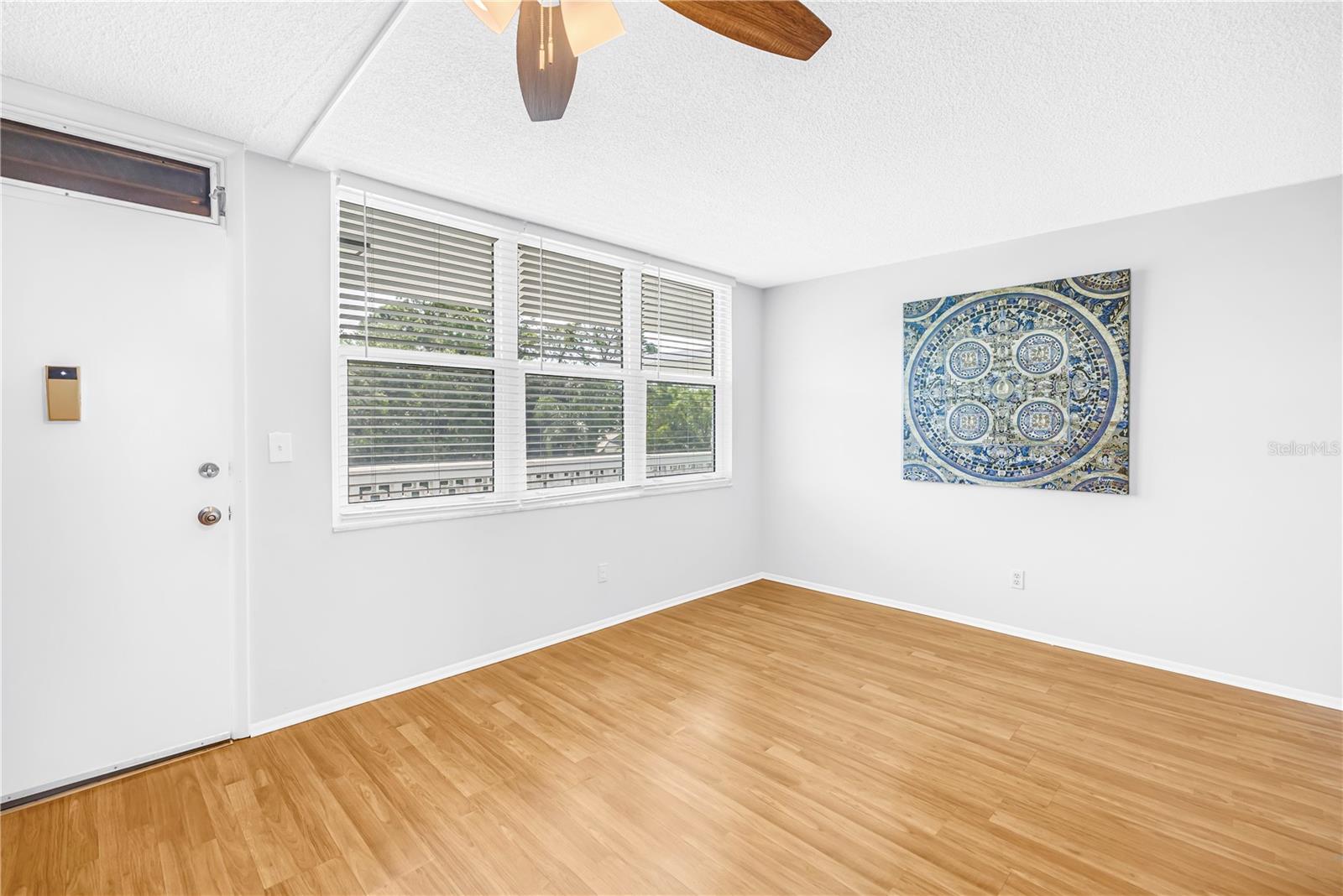 Image 2 of 36 For 4720 Locust Street Ne 318