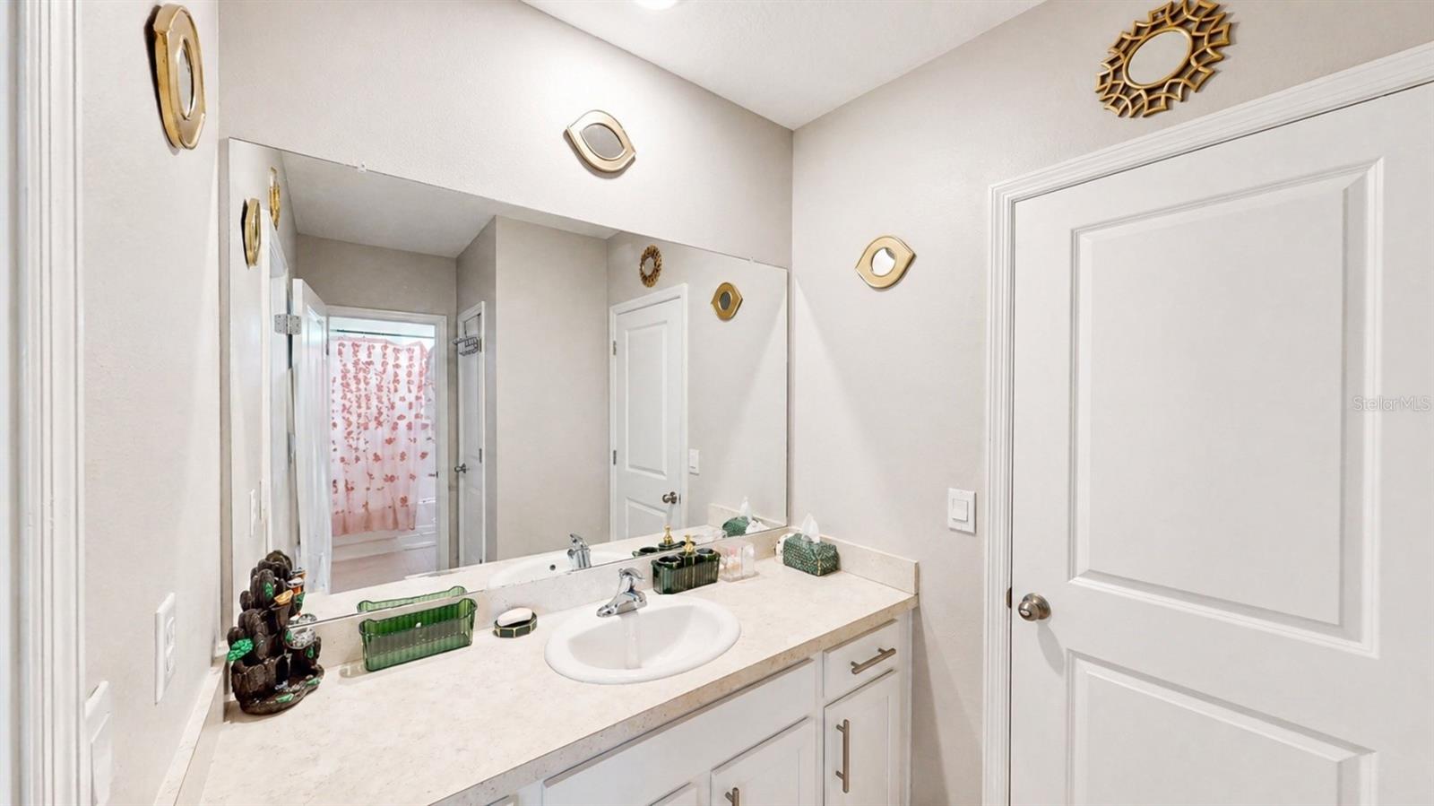 Image 21 of 26 For 472 6th Avenue Nw
