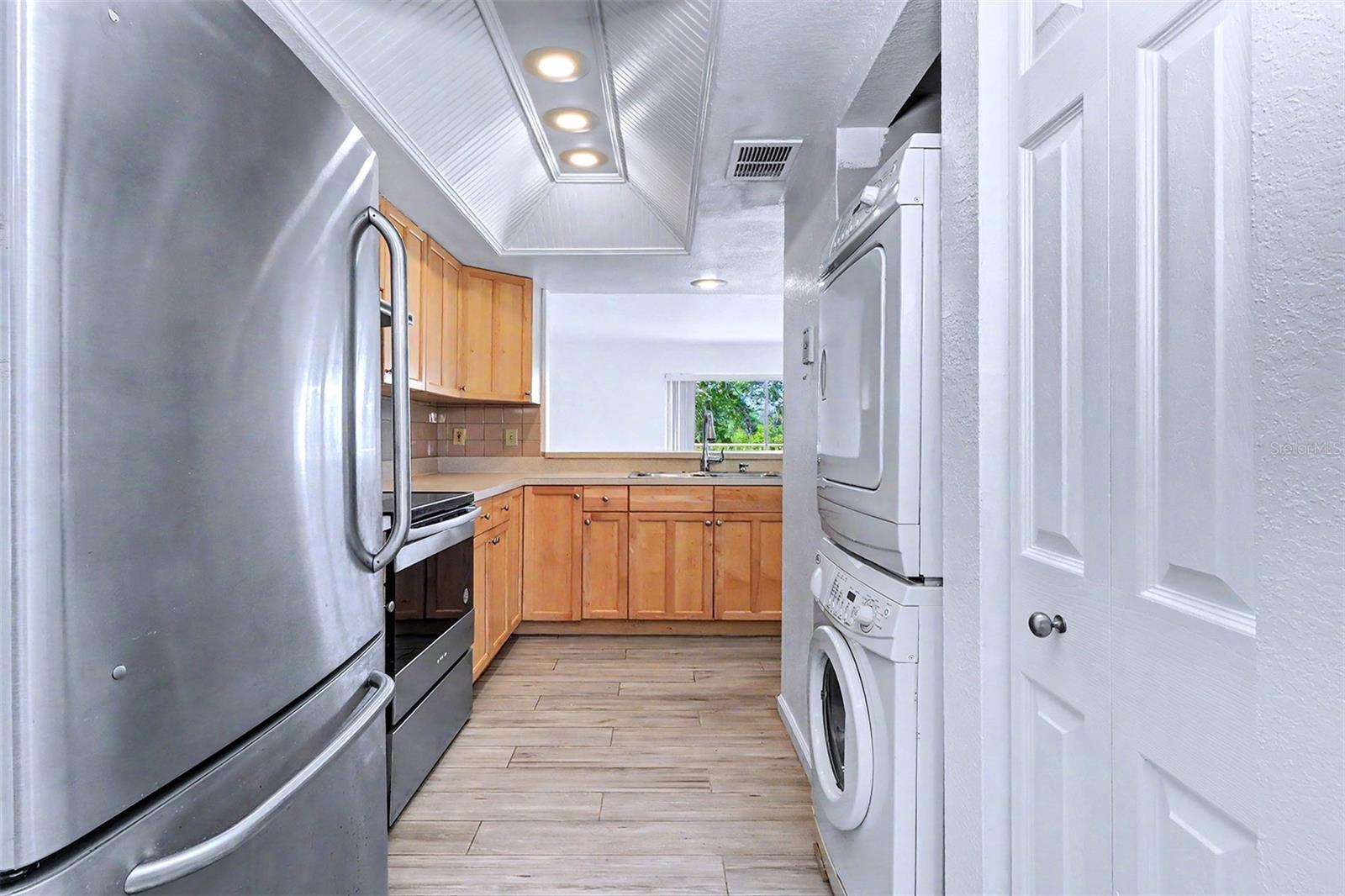 Image 5 of 23 For 592 100th Avenue N 202