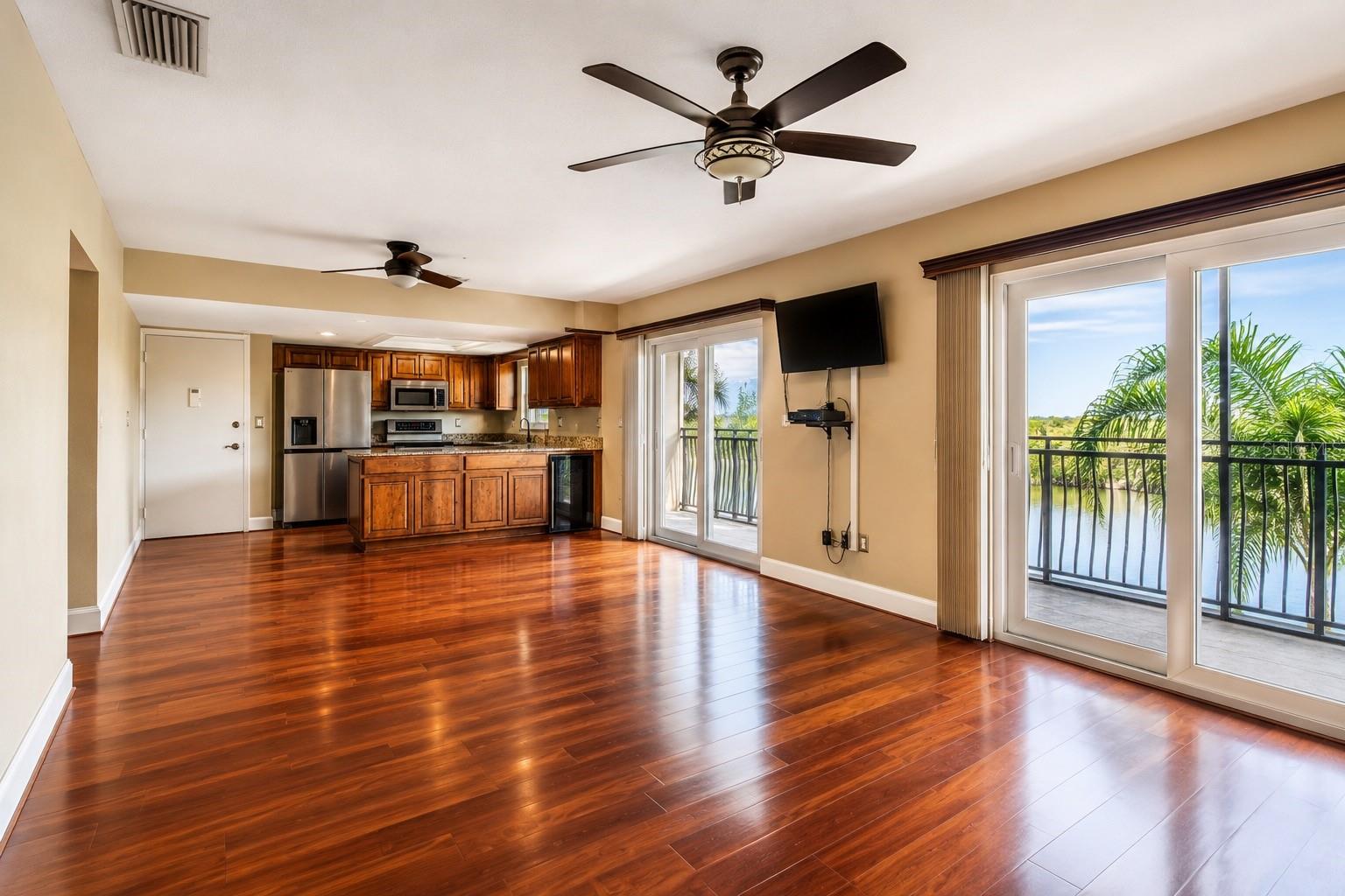 Image 5 of 18 For 8804 Bay Pointe Drive 204