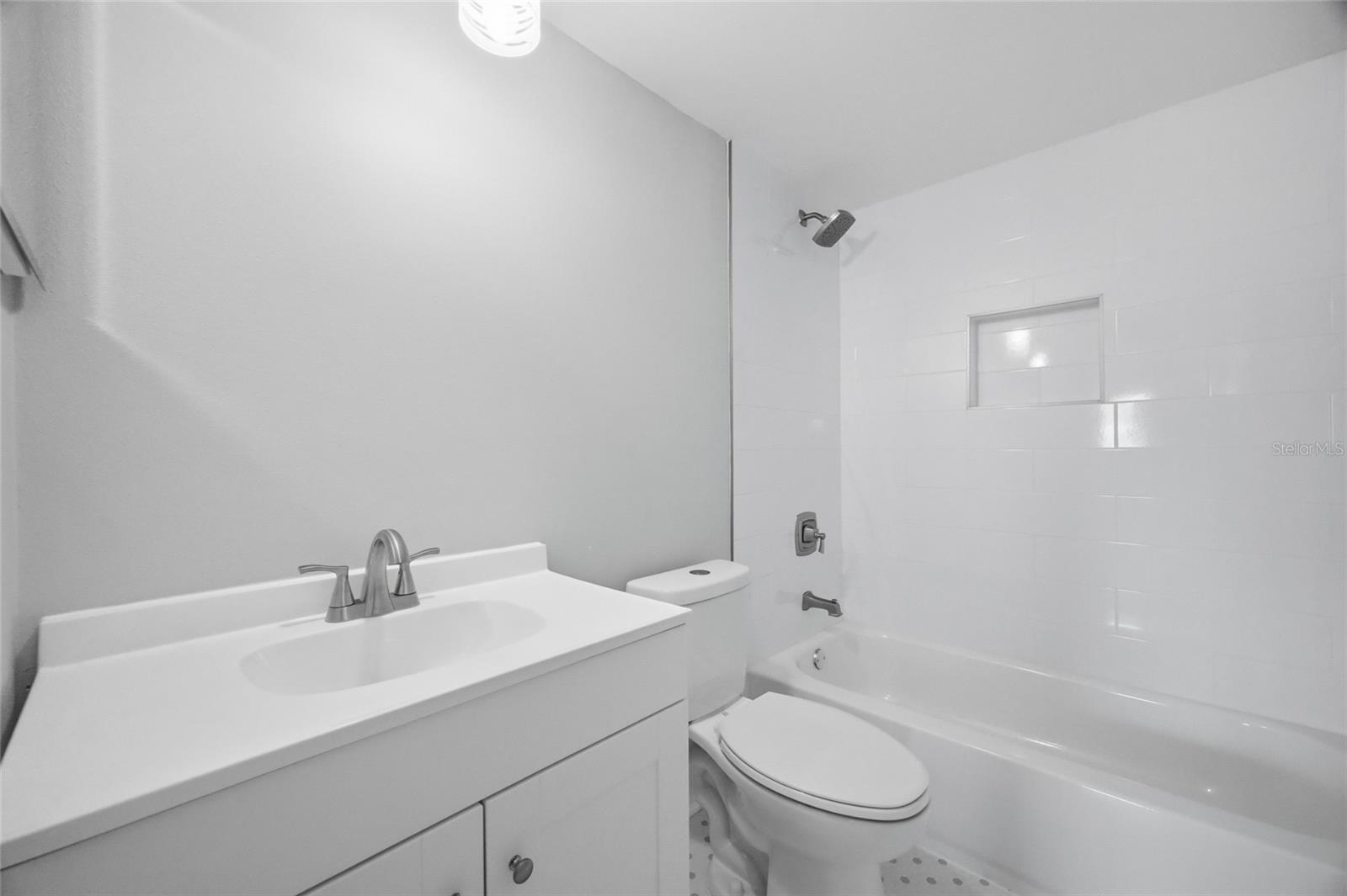 Image 13 of 40 For 1819 Shore Drive S 103
