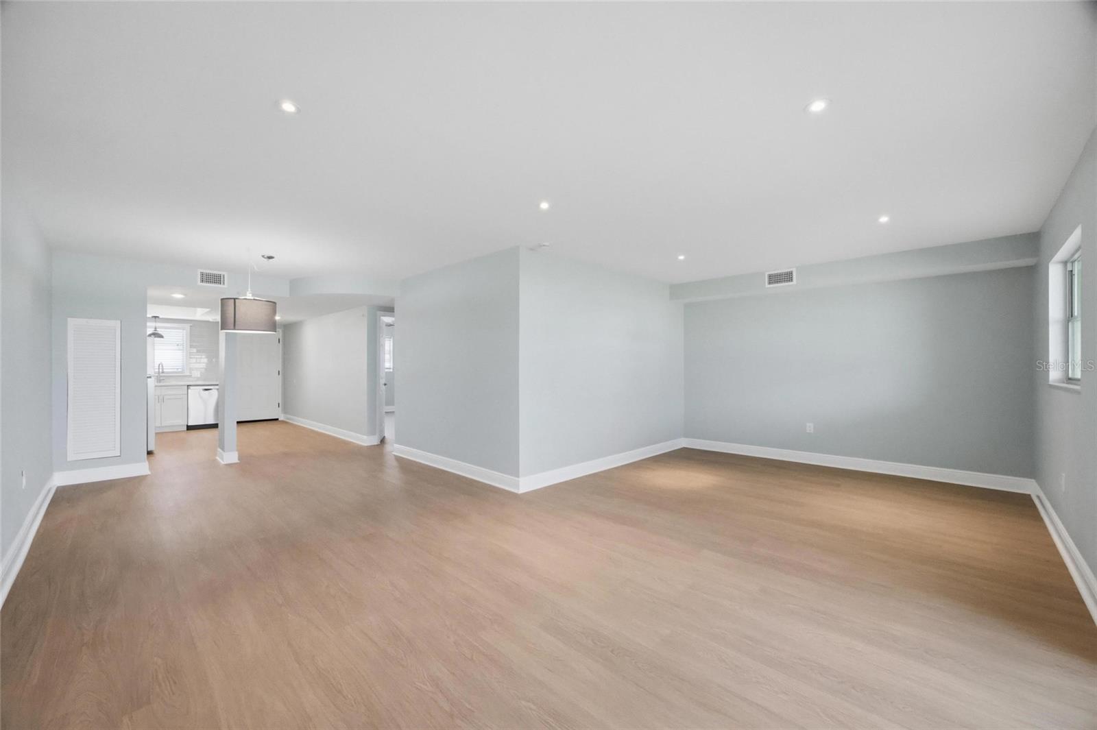 Image 19 of 40 For 1819 Shore Drive S 103