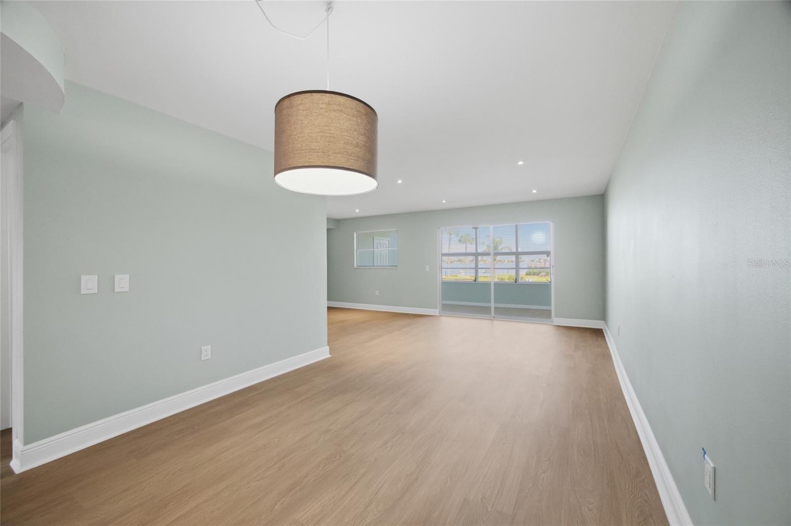 Image 20 of 40 For 1819 Shore Drive S 103