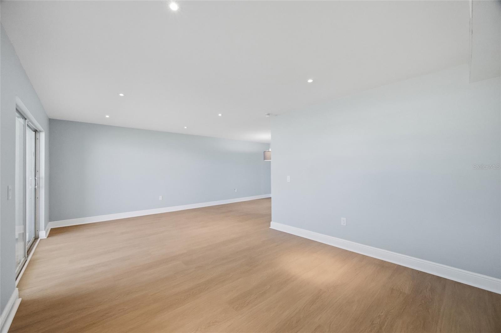 Image 21 of 40 For 1819 Shore Drive S 103