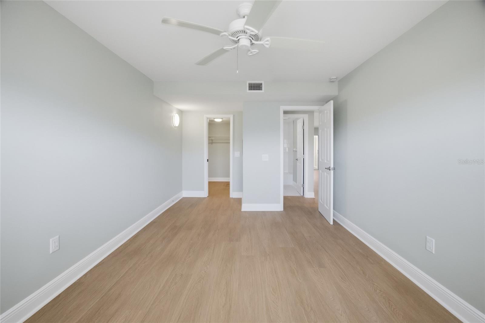 Image 22 of 40 For 1819 Shore Drive S 103