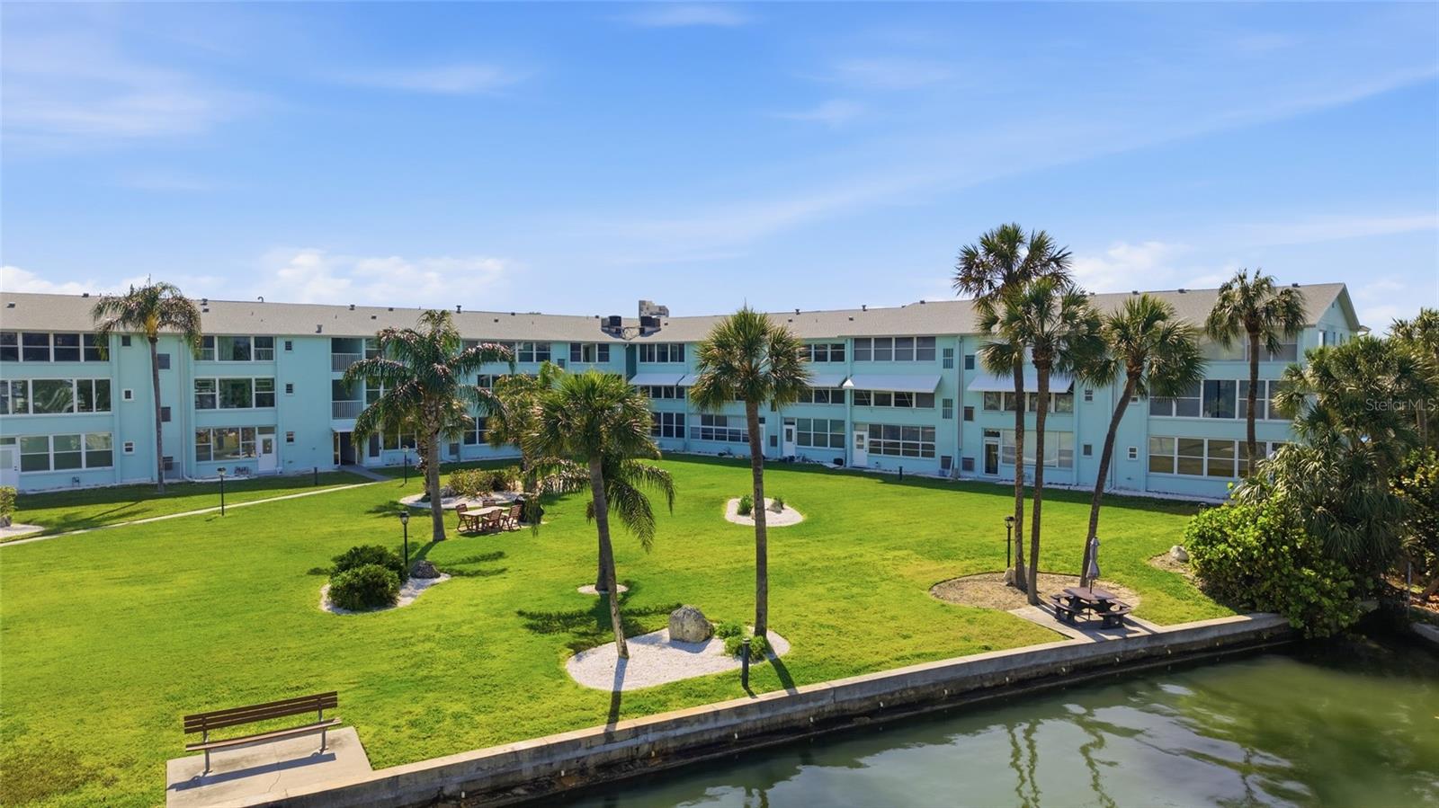 Image 31 of 40 For 1819 Shore Drive S 103