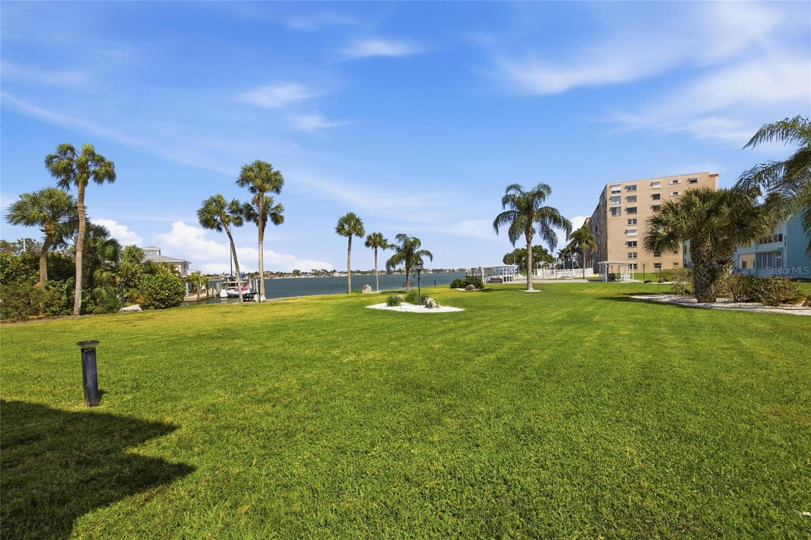 Image 32 of 40 For 1819 Shore Drive S 103