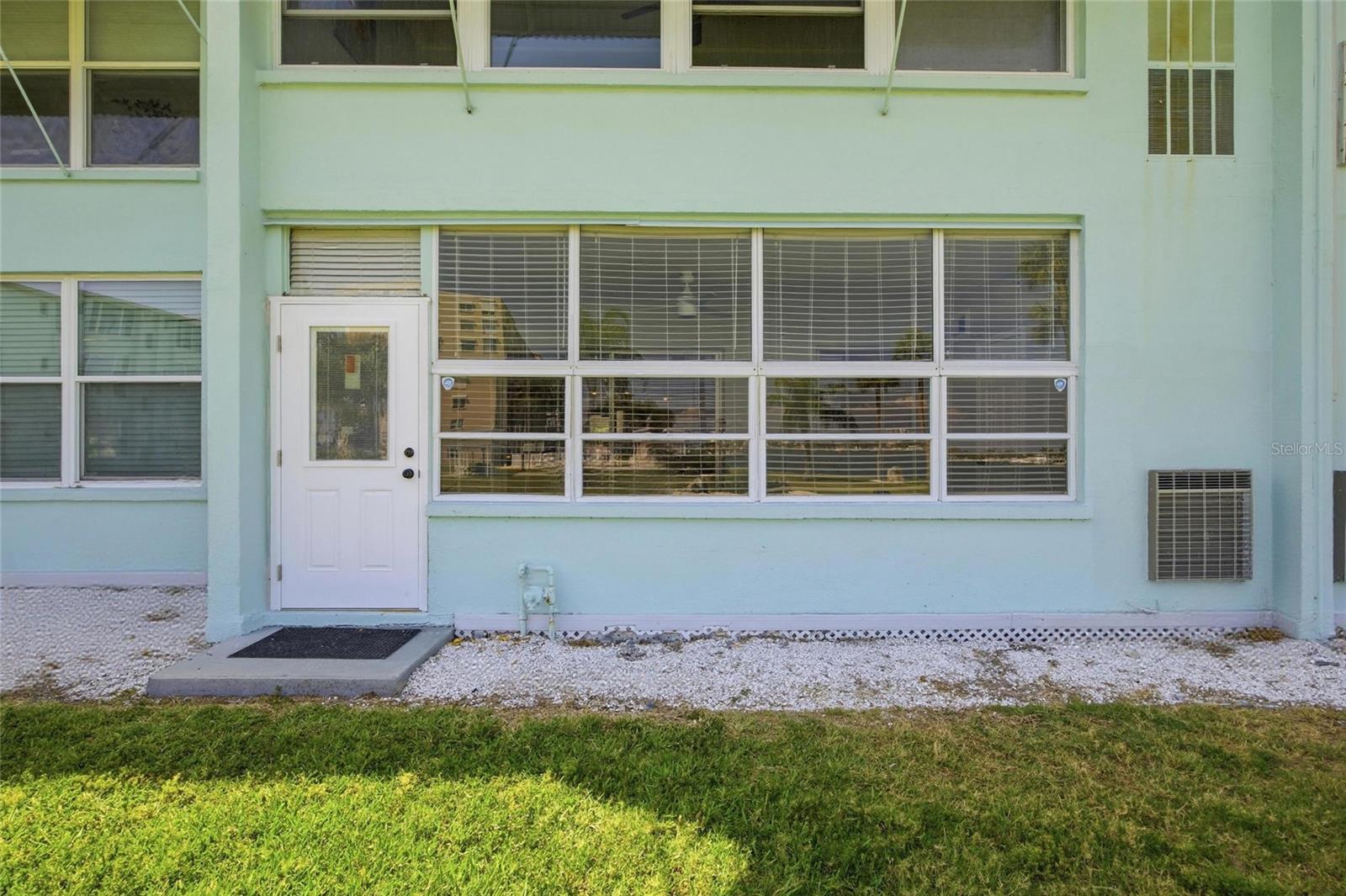 Image 37 of 40 For 1819 Shore Drive S 103