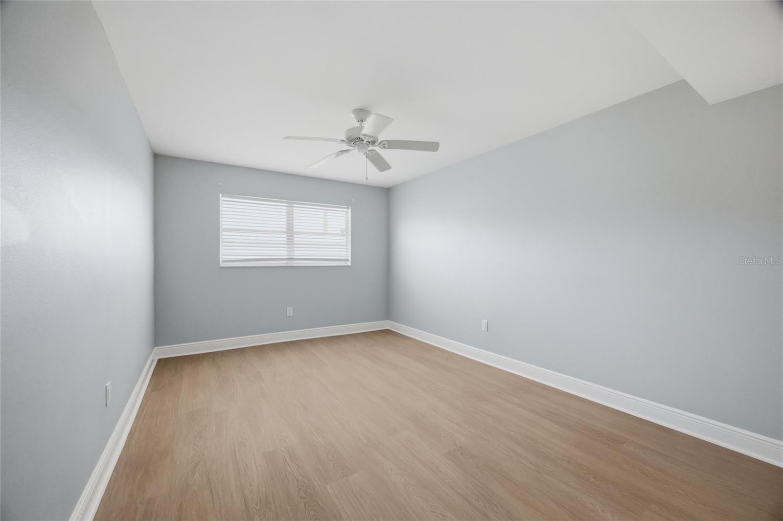 Image 8 of 40 For 1819 Shore Drive S 103