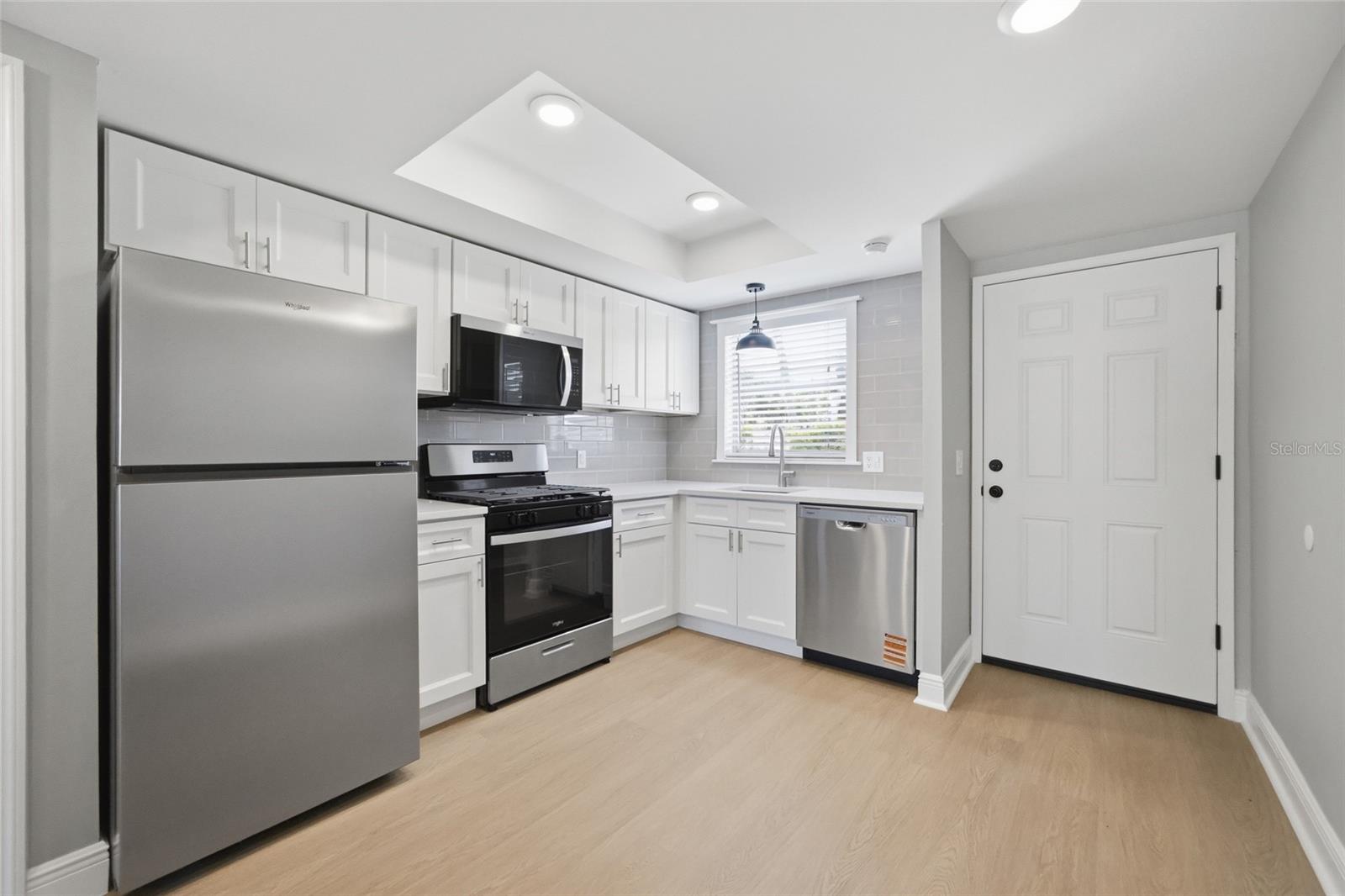 Image 9 of 40 For 1819 Shore Drive S 103