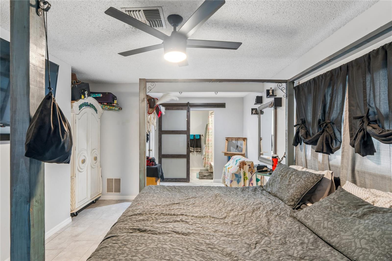 Image 10 of 39 For 13100 Western Circle