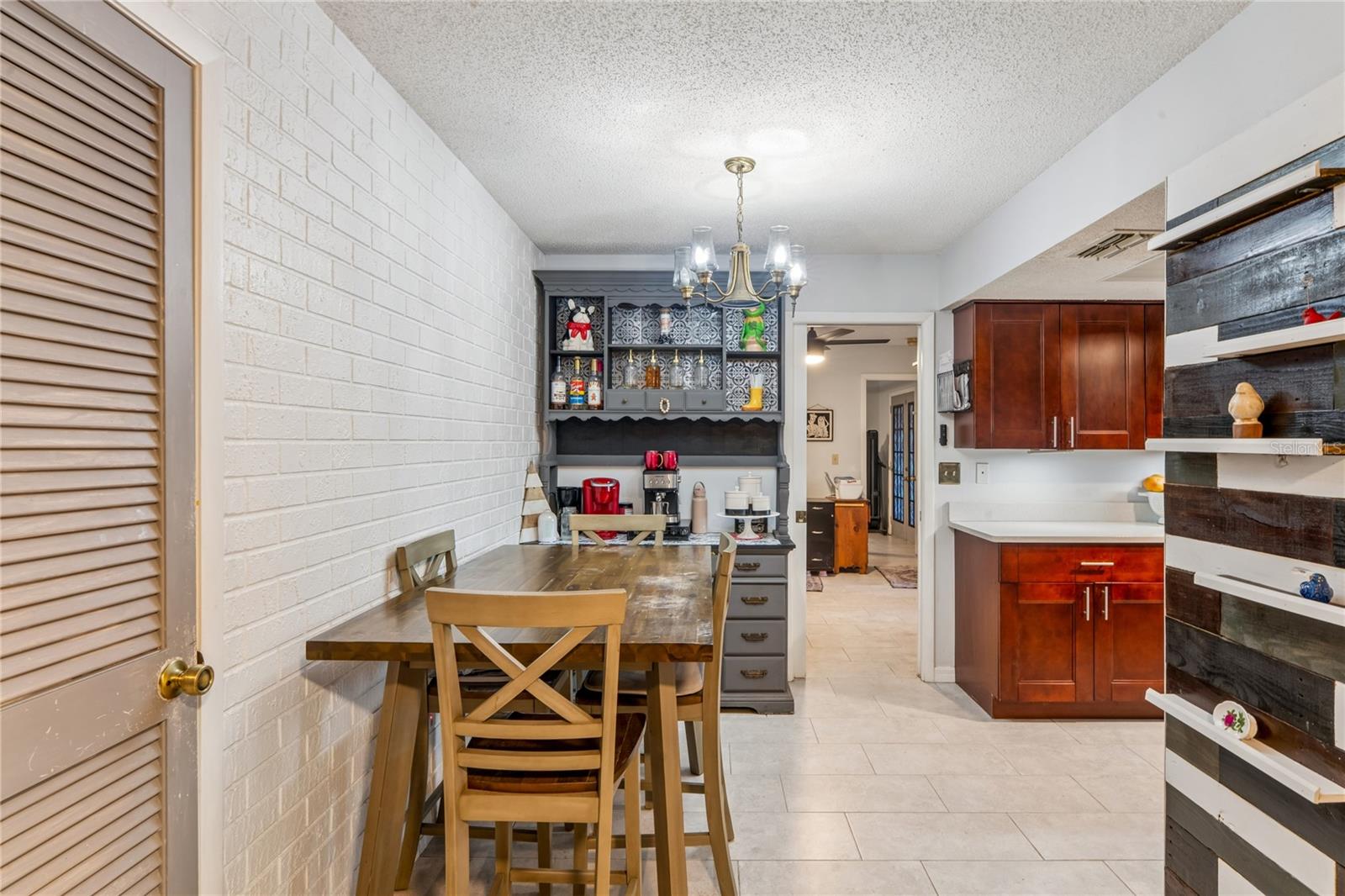Image 19 of 39 For 13100 Western Circle