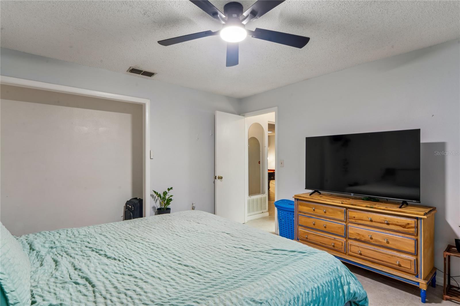 Image 29 of 39 For 13100 Western Circle