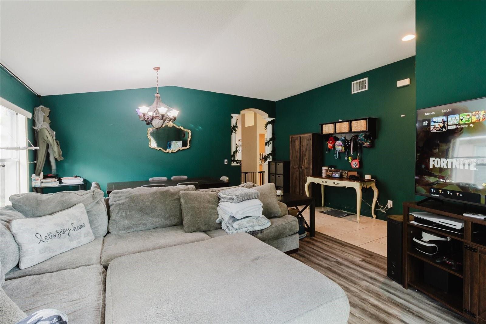 Image 20 of 66 For 9817 White Barn Way