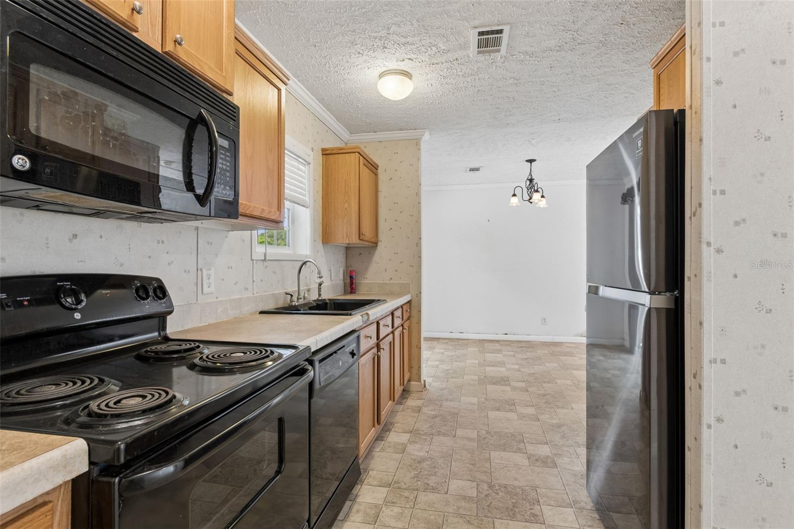 Image 16 of 66 For 6735 Ravenwood Street