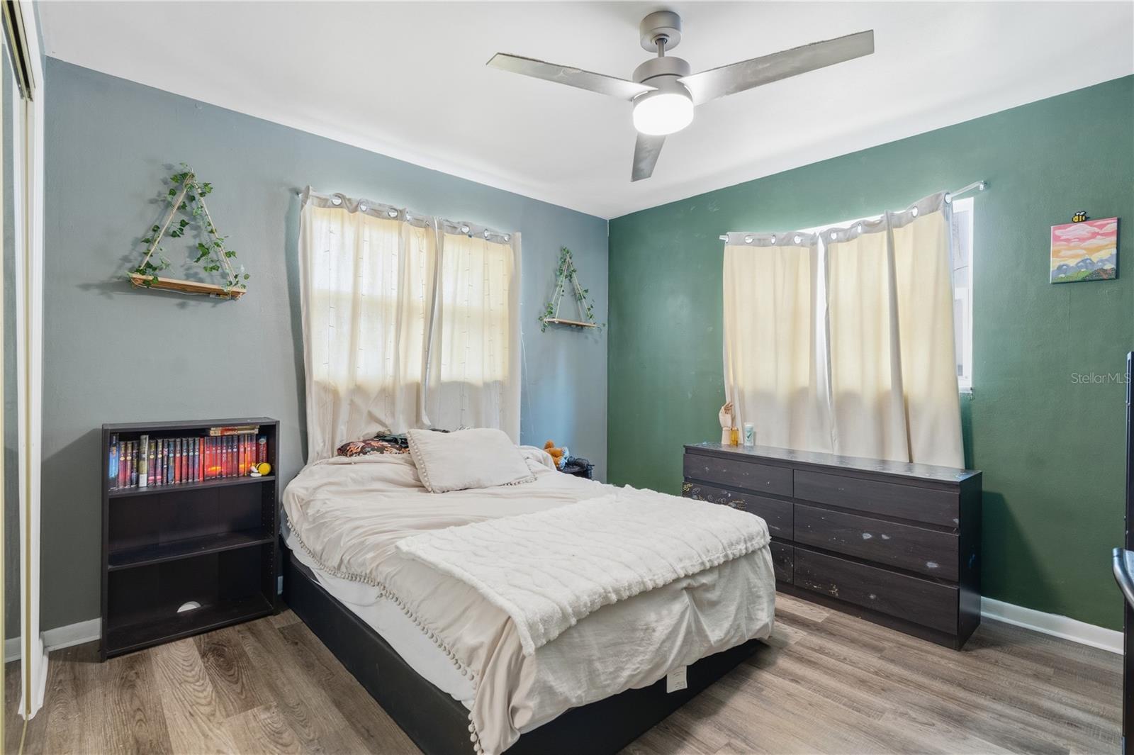 Image 11 of 16 For 1609 Clearview Avenue