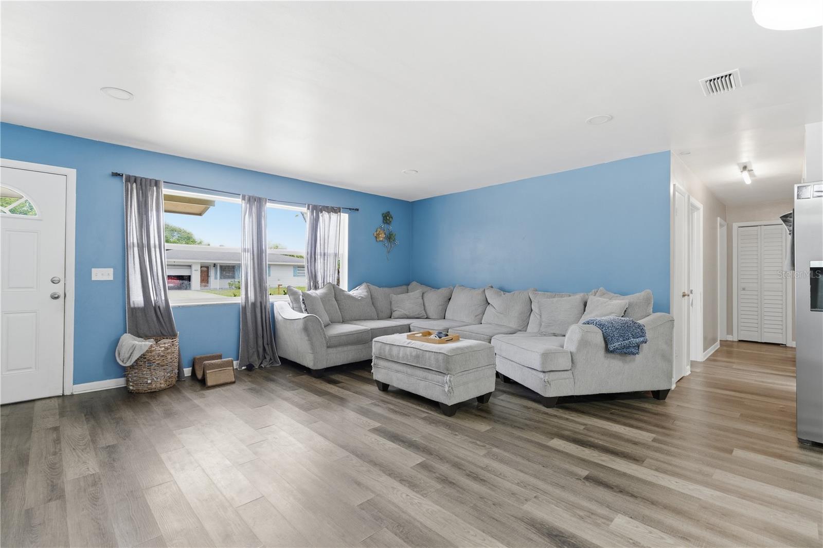 Image 3 of 16 For 1609 Clearview Avenue