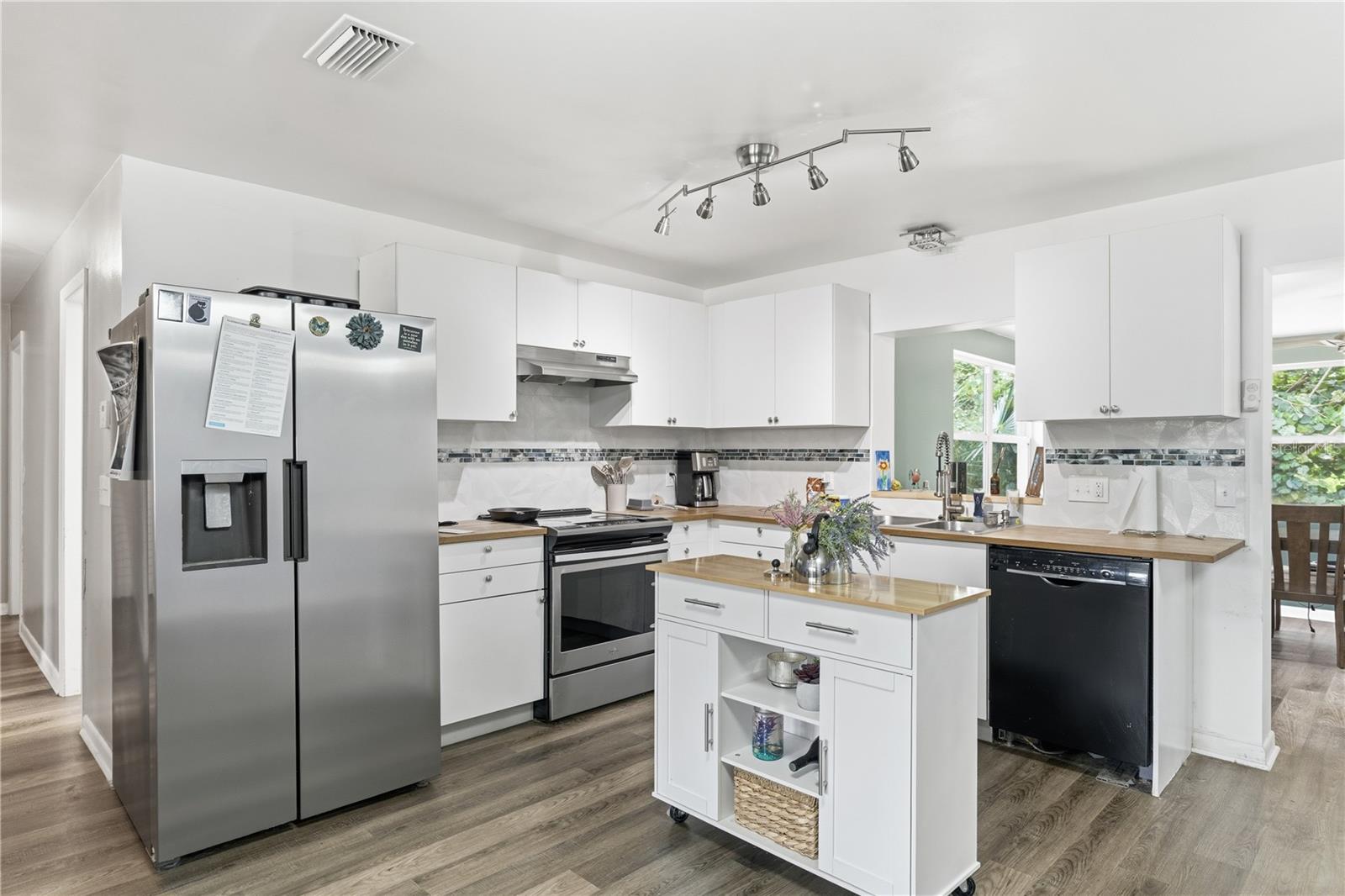 Image 6 of 16 For 1609 Clearview Avenue