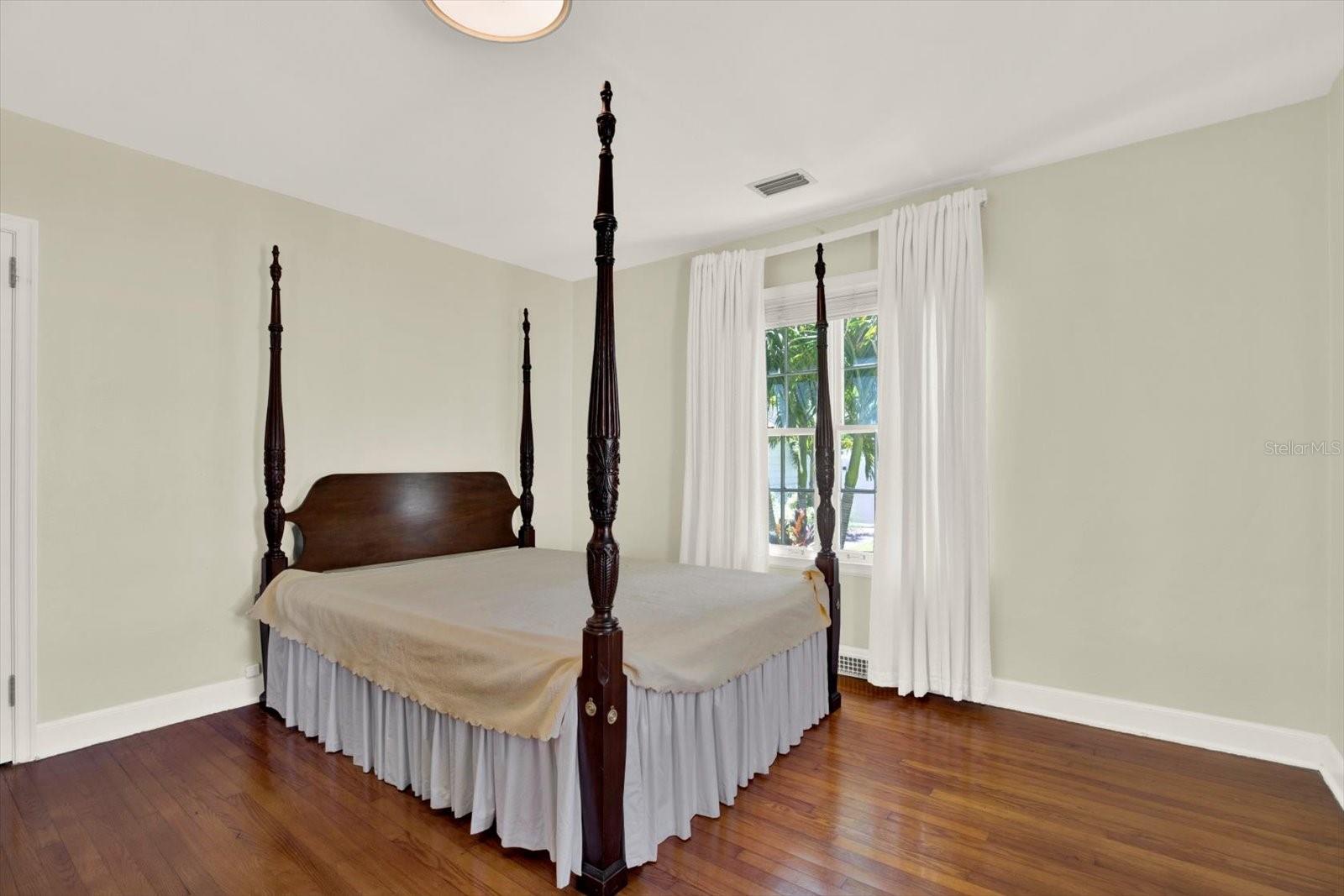 Image 21 of 53 For 156 21st Avenue Ne