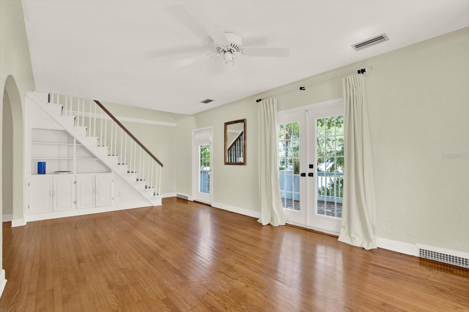 Image 8 of 53 For 156 21st Avenue Ne