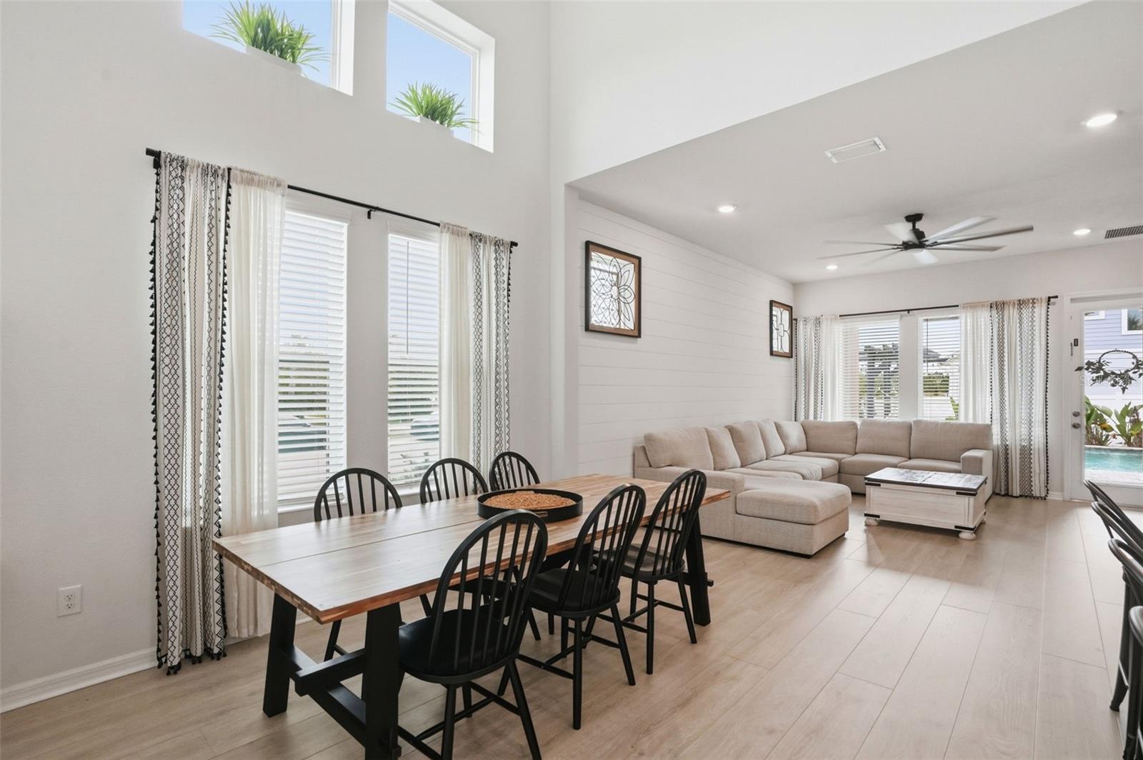 Image 13 of 99 For 3567 Front Park Drive