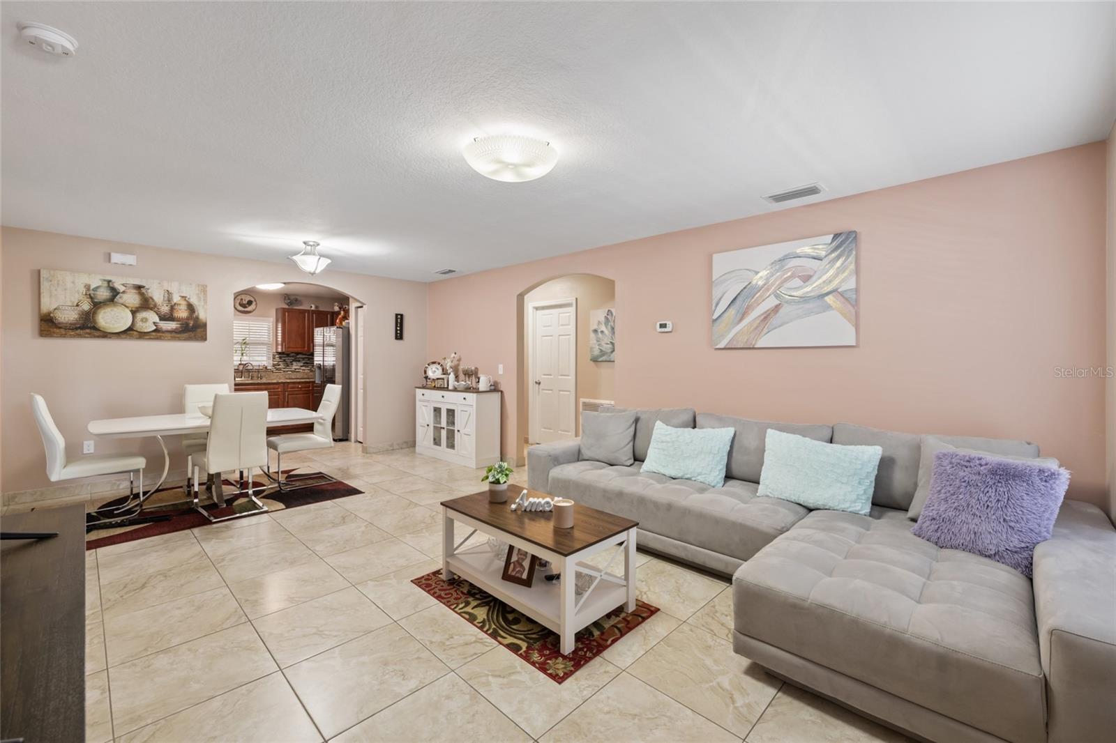 Image 6 of 39 For 4704 Town N Country Boulevard