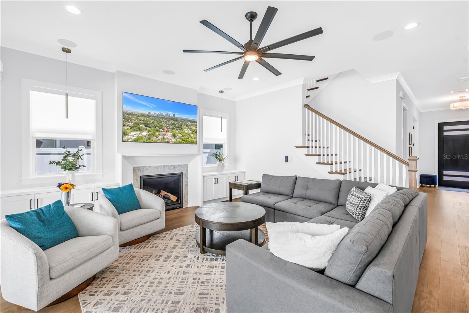 Image 7 of 53 For 151 17th Avenue N