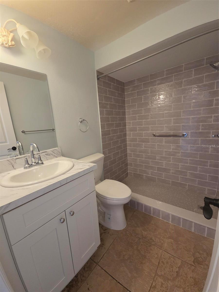 Image 10 of 20 For 4127 Hampton Dr  4127