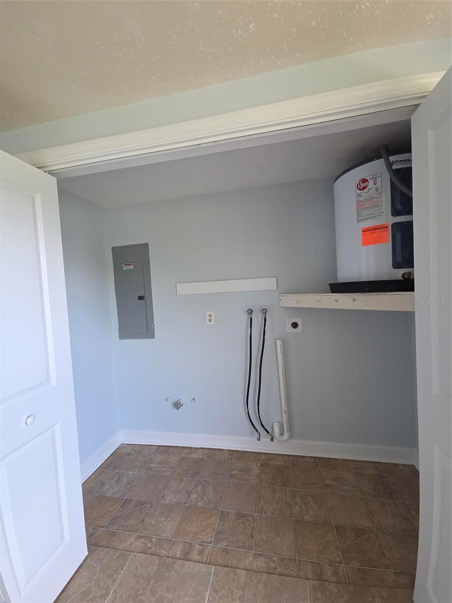 Image 14 of 20 For 4127 Hampton Dr  4127