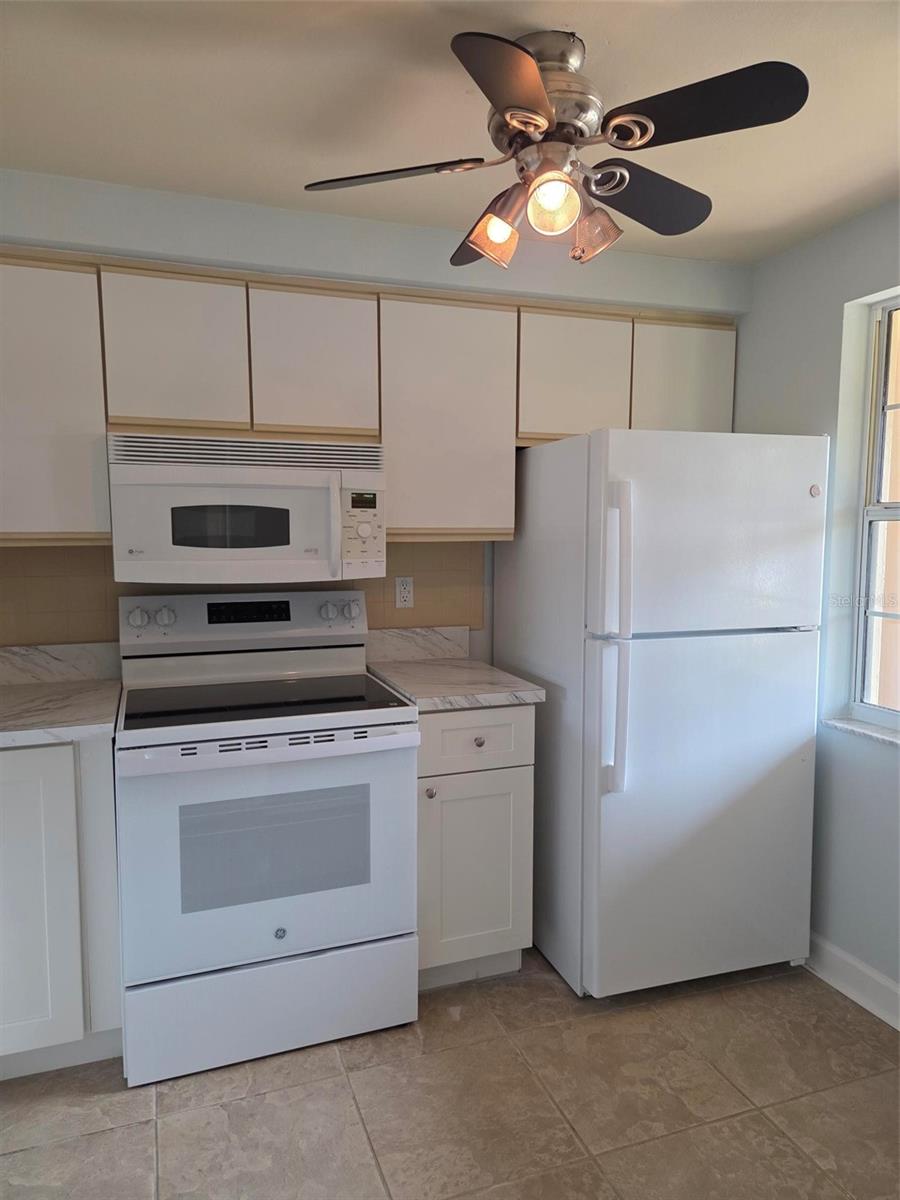 Image 4 of 20 For 4127 Hampton Dr  4127