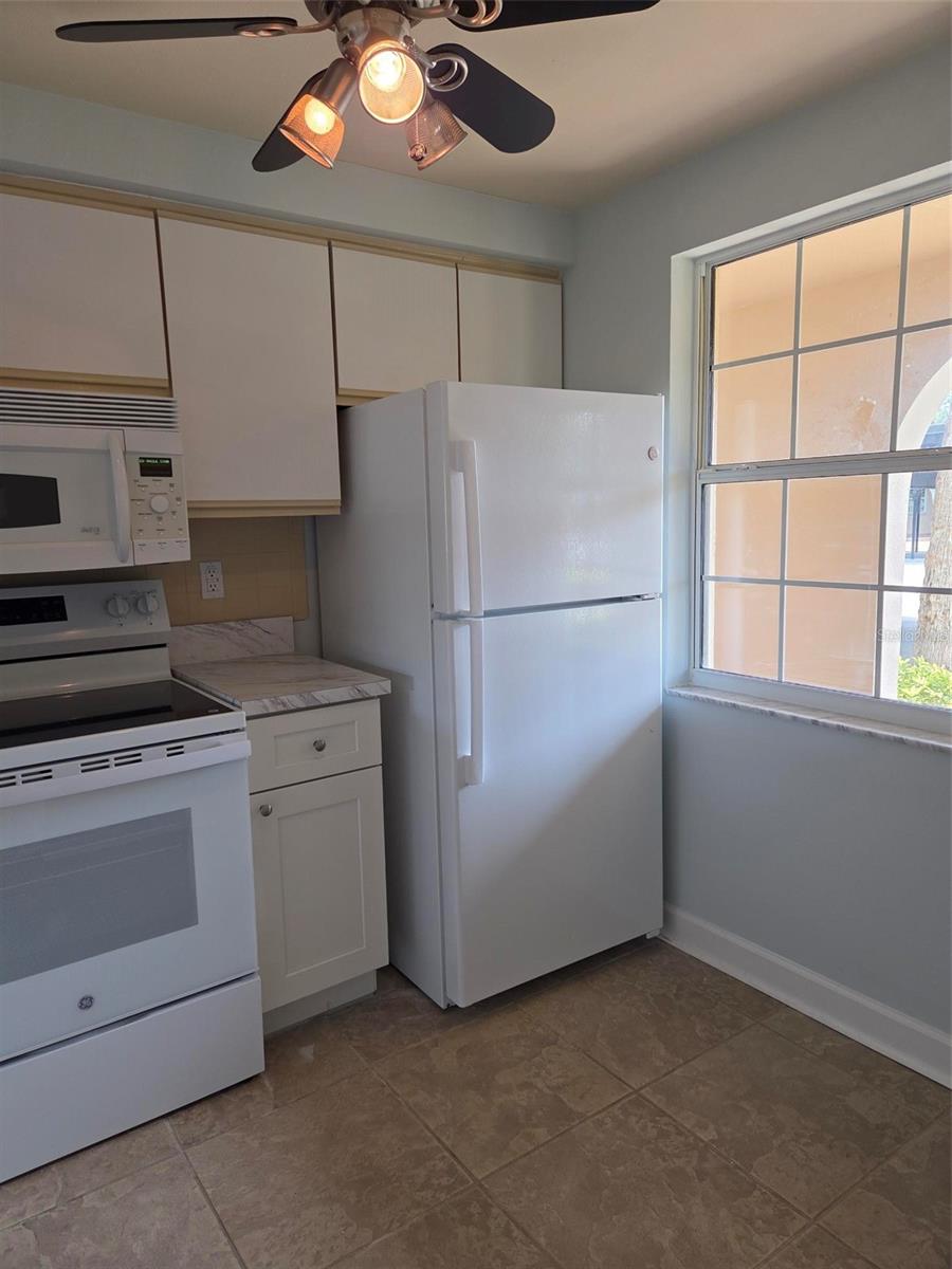 Image 5 of 20 For 4127 Hampton Dr  4127