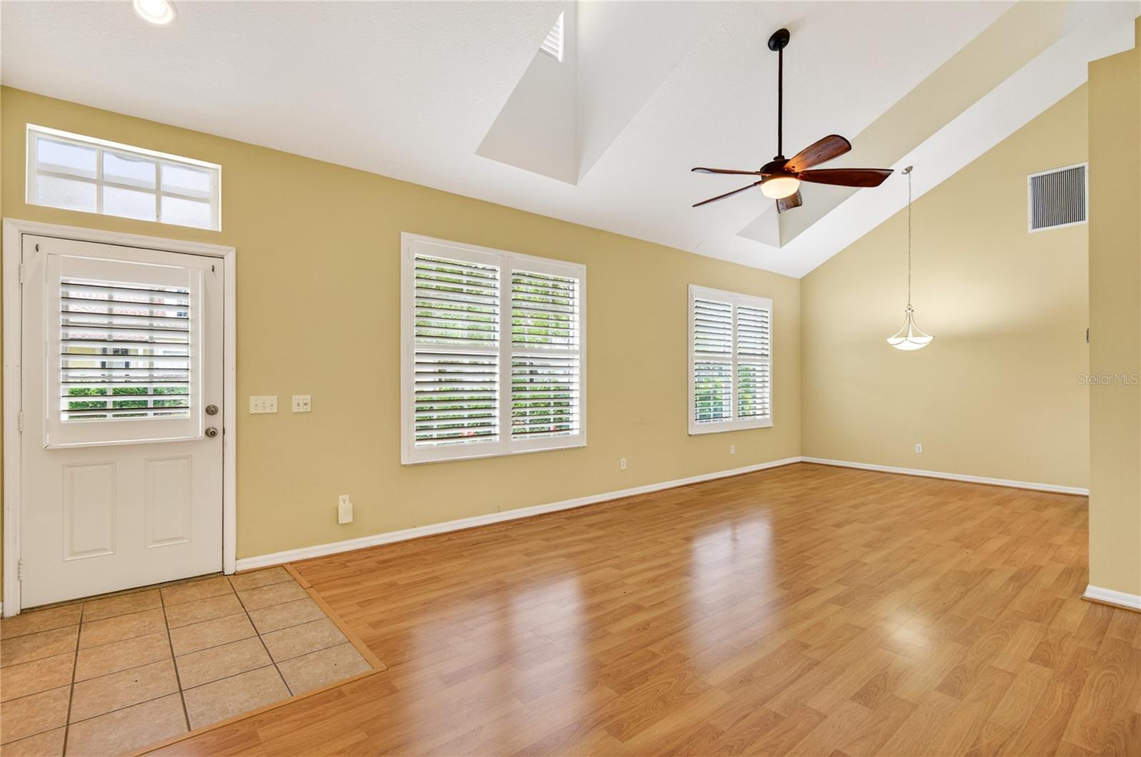 Image 10 of 58 For 10801 Spring Mountain Place