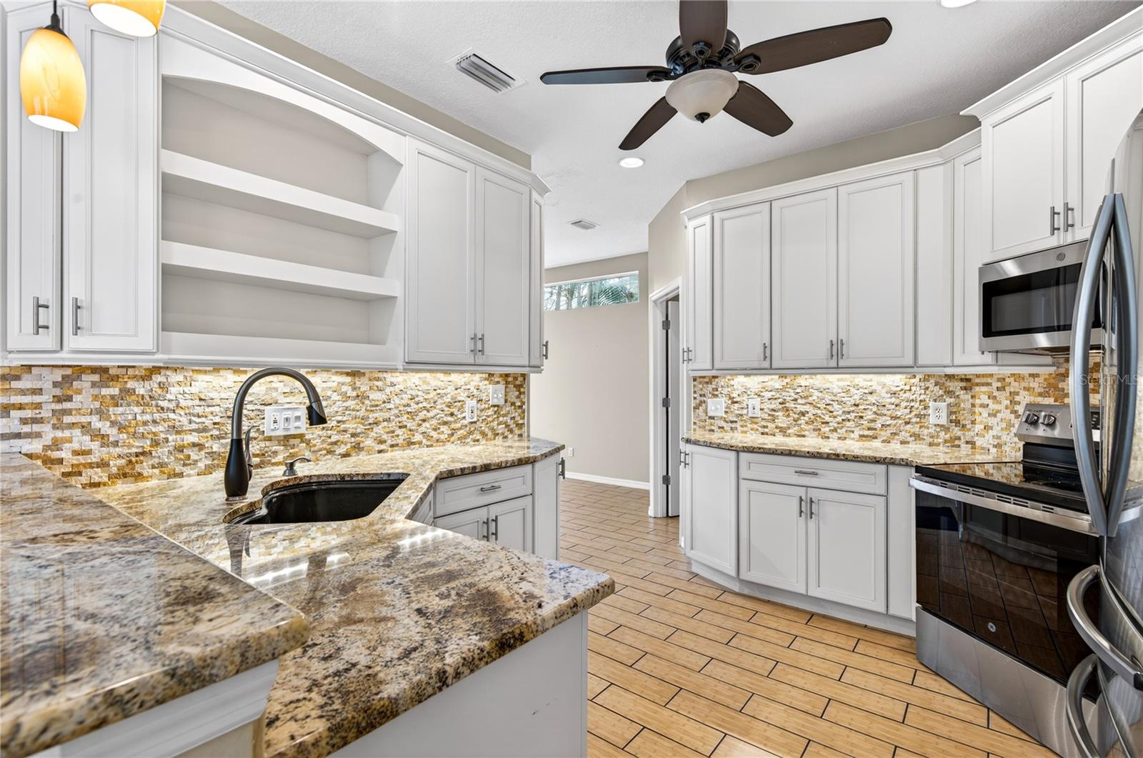 Image 16 of 58 For 10801 Spring Mountain Place