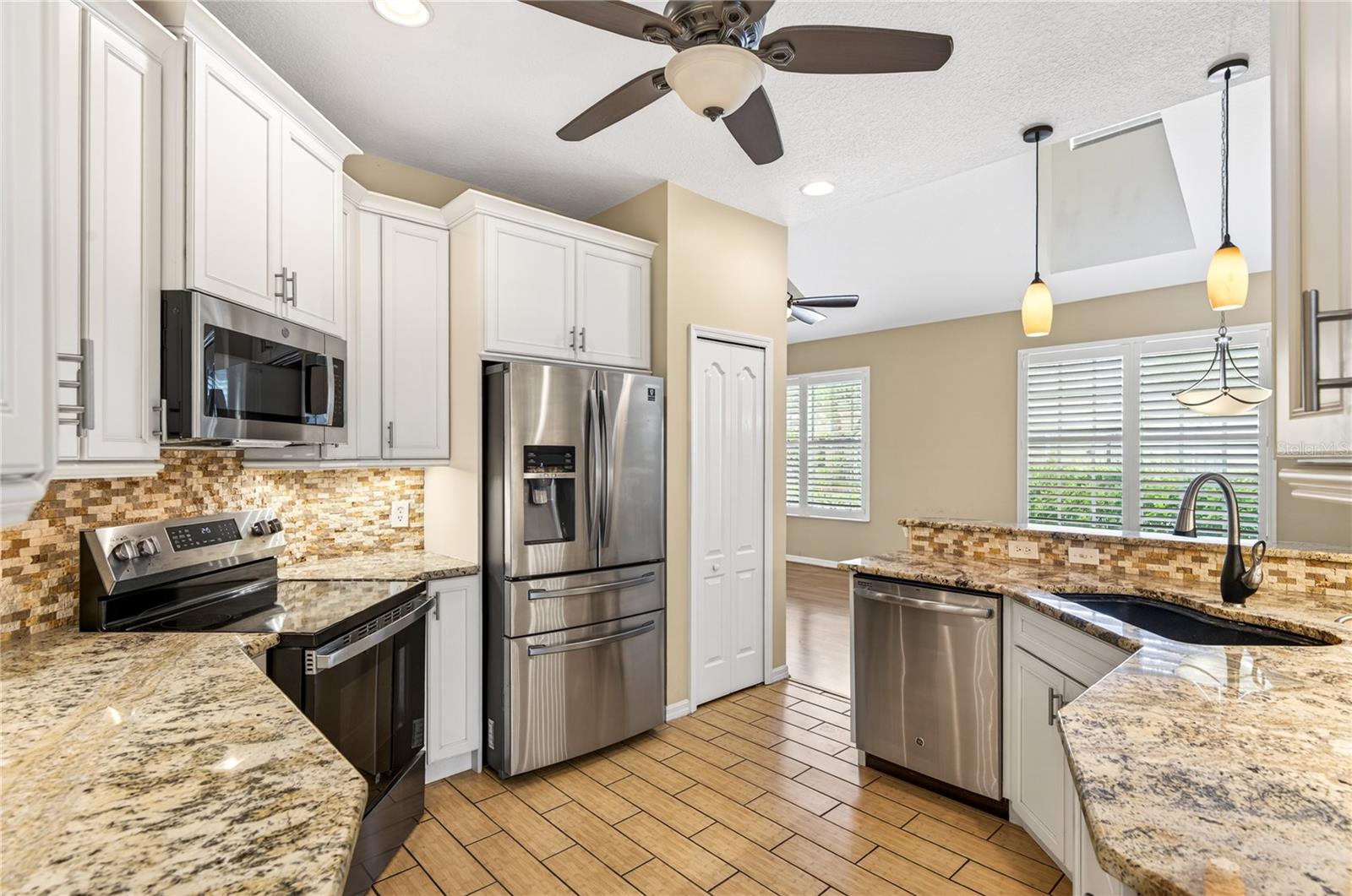 Image 18 of 58 For 10801 Spring Mountain Place